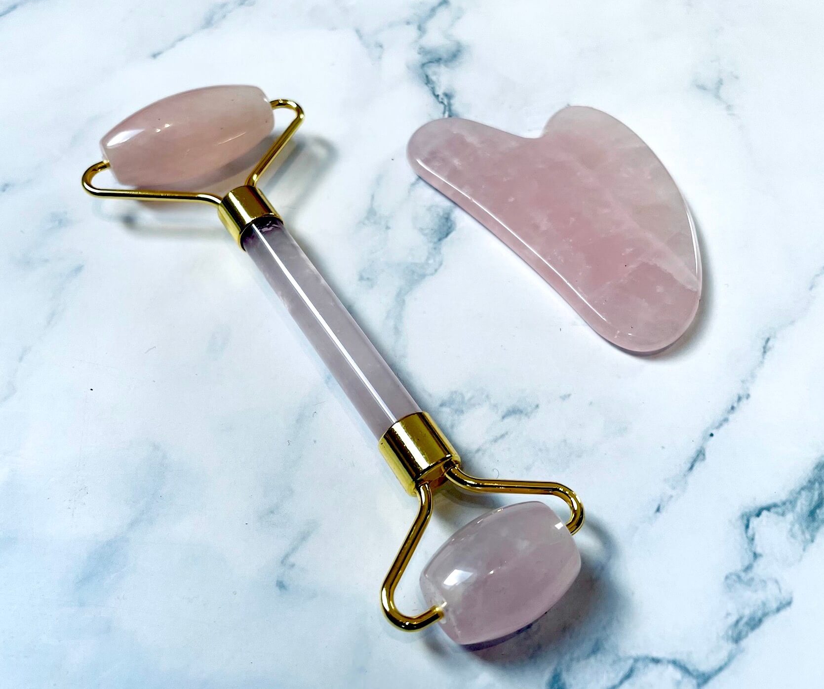 Comforth gua sha sæt på bord