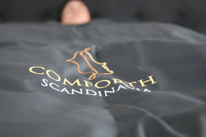 Comforth infrarød tæppe med person i