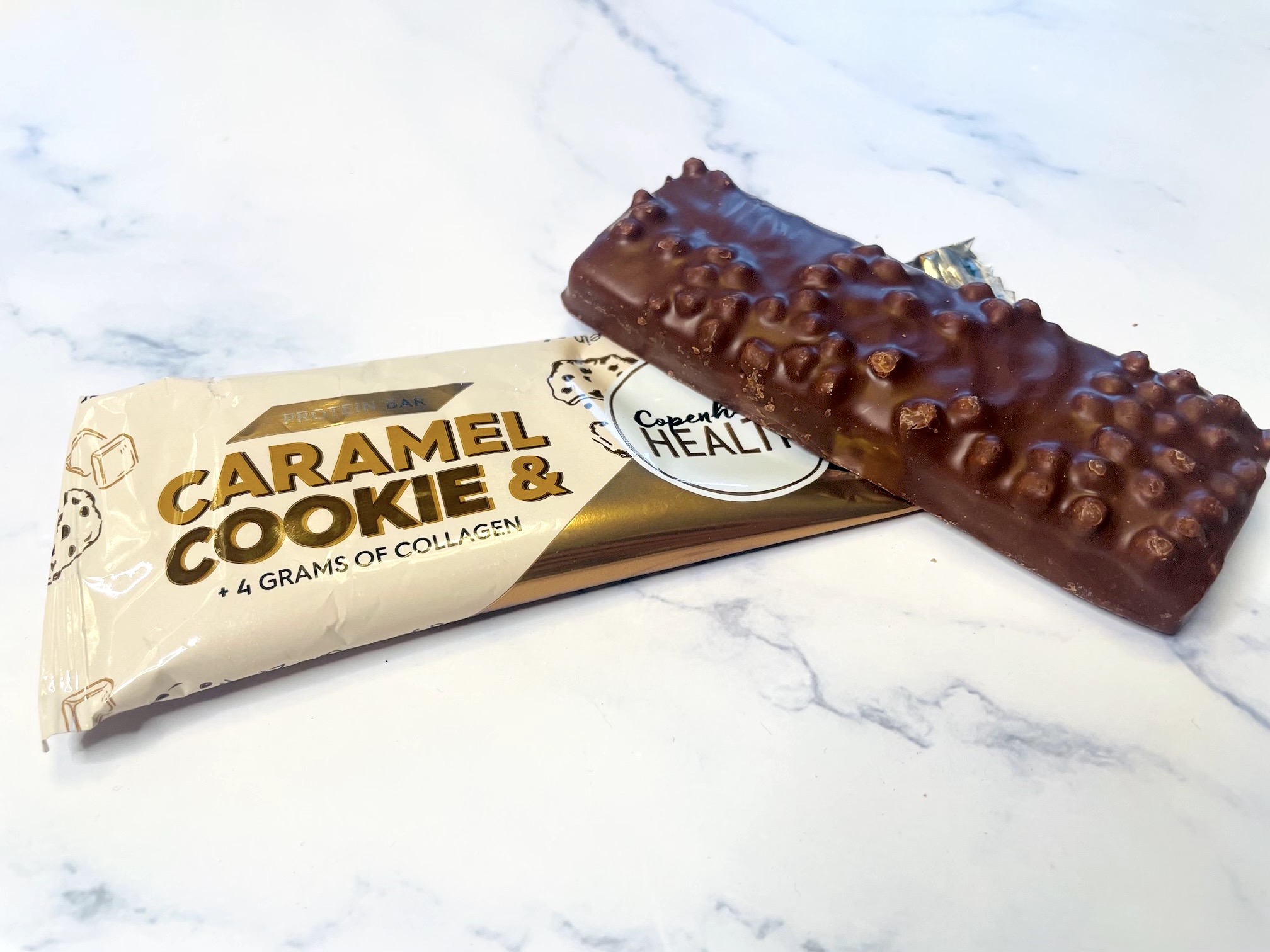 Copenhagen Health Proteinbar med kage på bord
