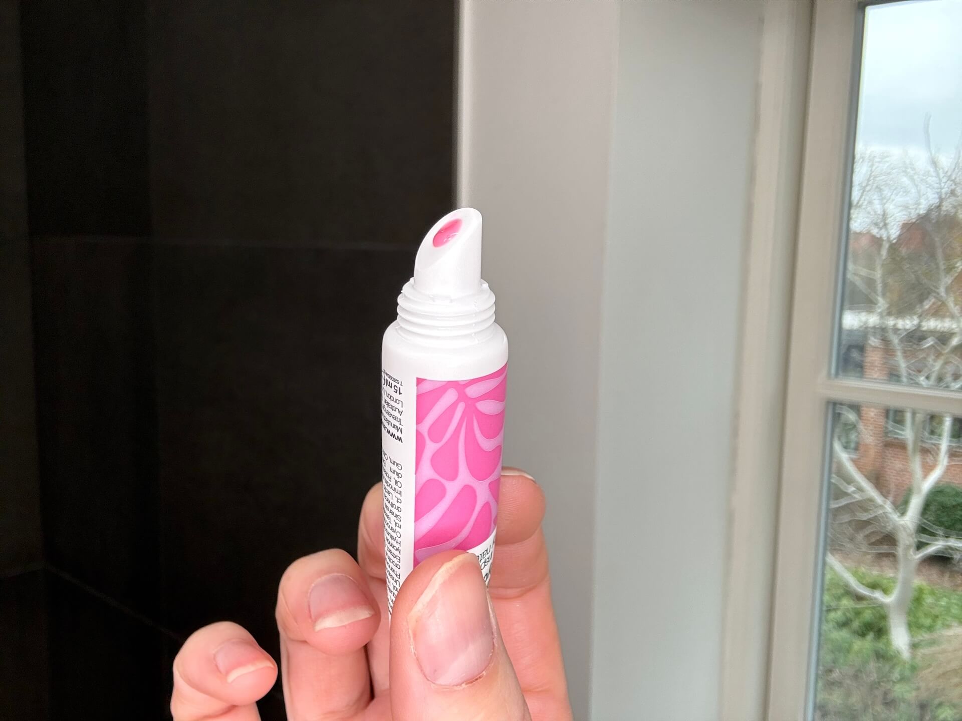 Dispenser på Australian Bodycare B12 Eye Cream