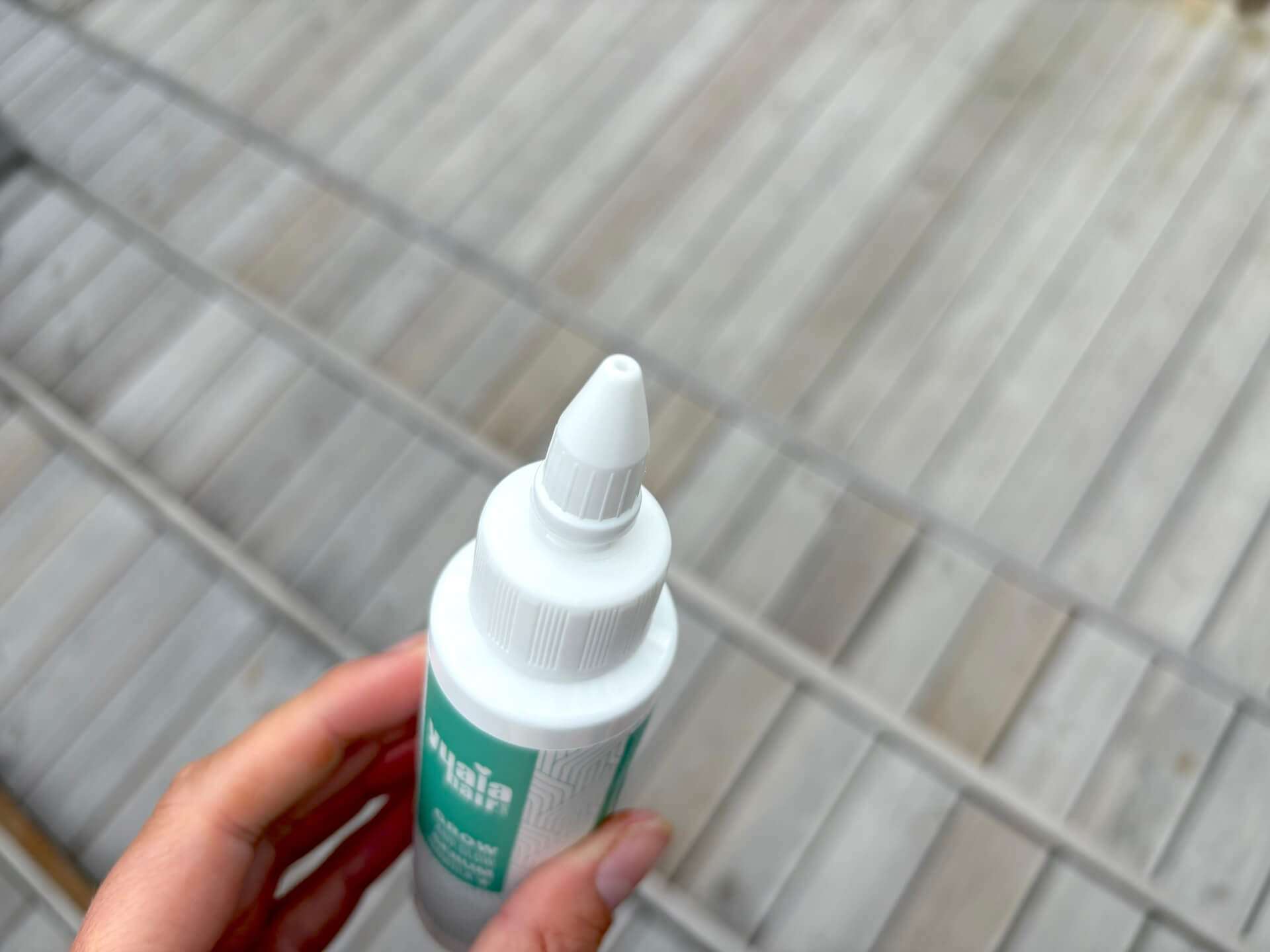 Dispenser på Yuaia Haircare Grow and Glow Serum Formula+