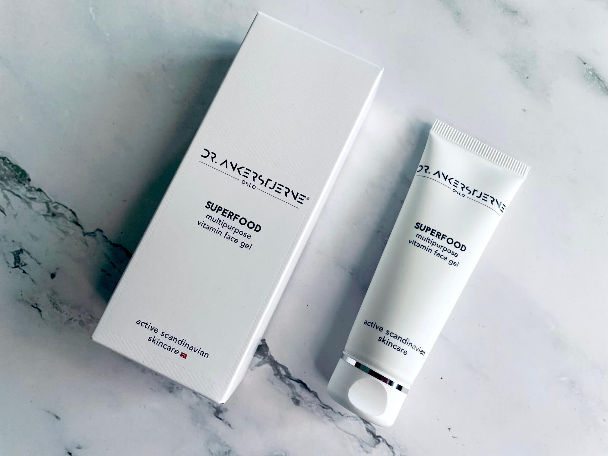 Dr. Ankerstjerne Superfood serum på bord