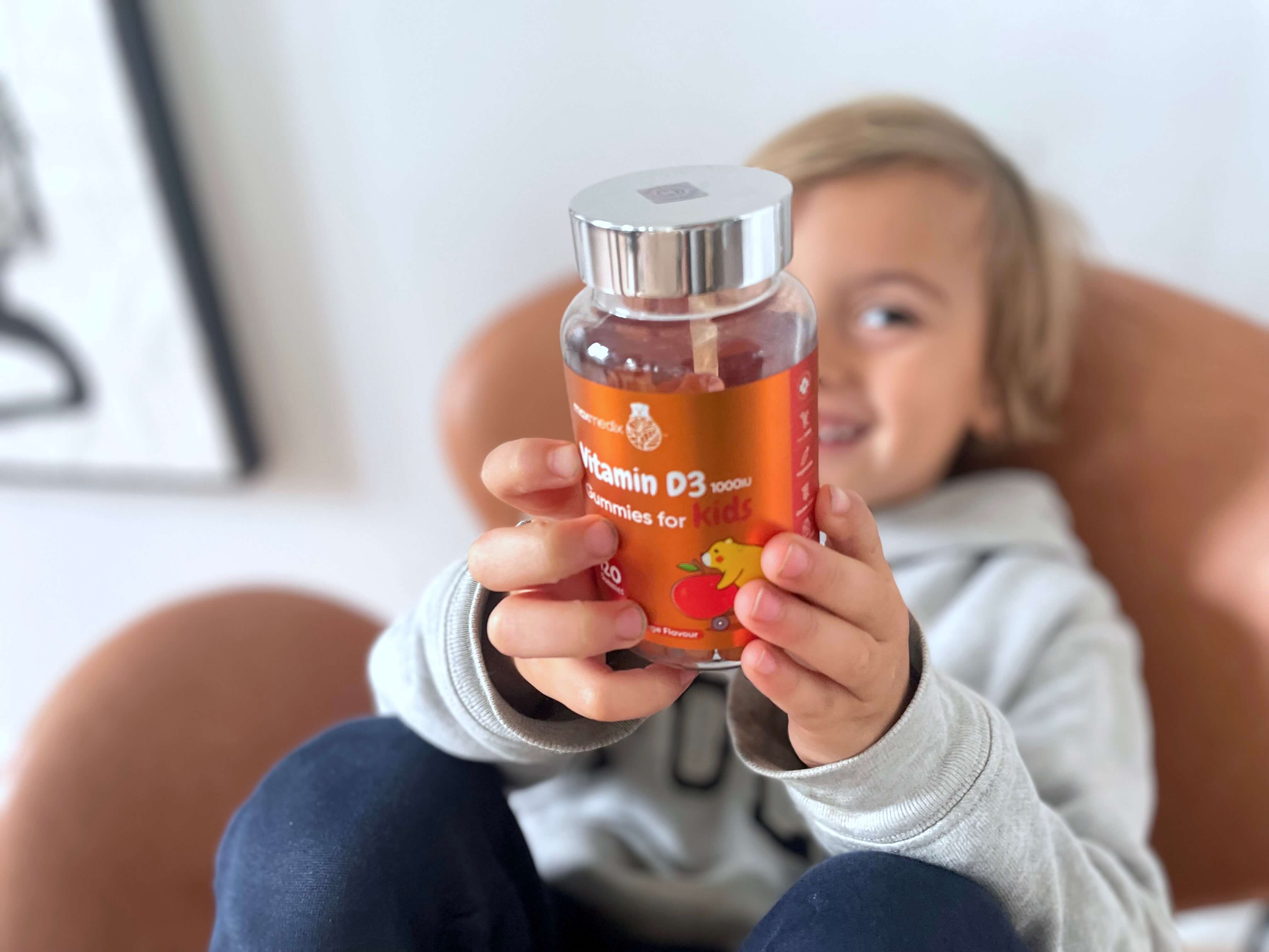 Dreng med Børne D3-Vitamin Gummies fra Weightworld