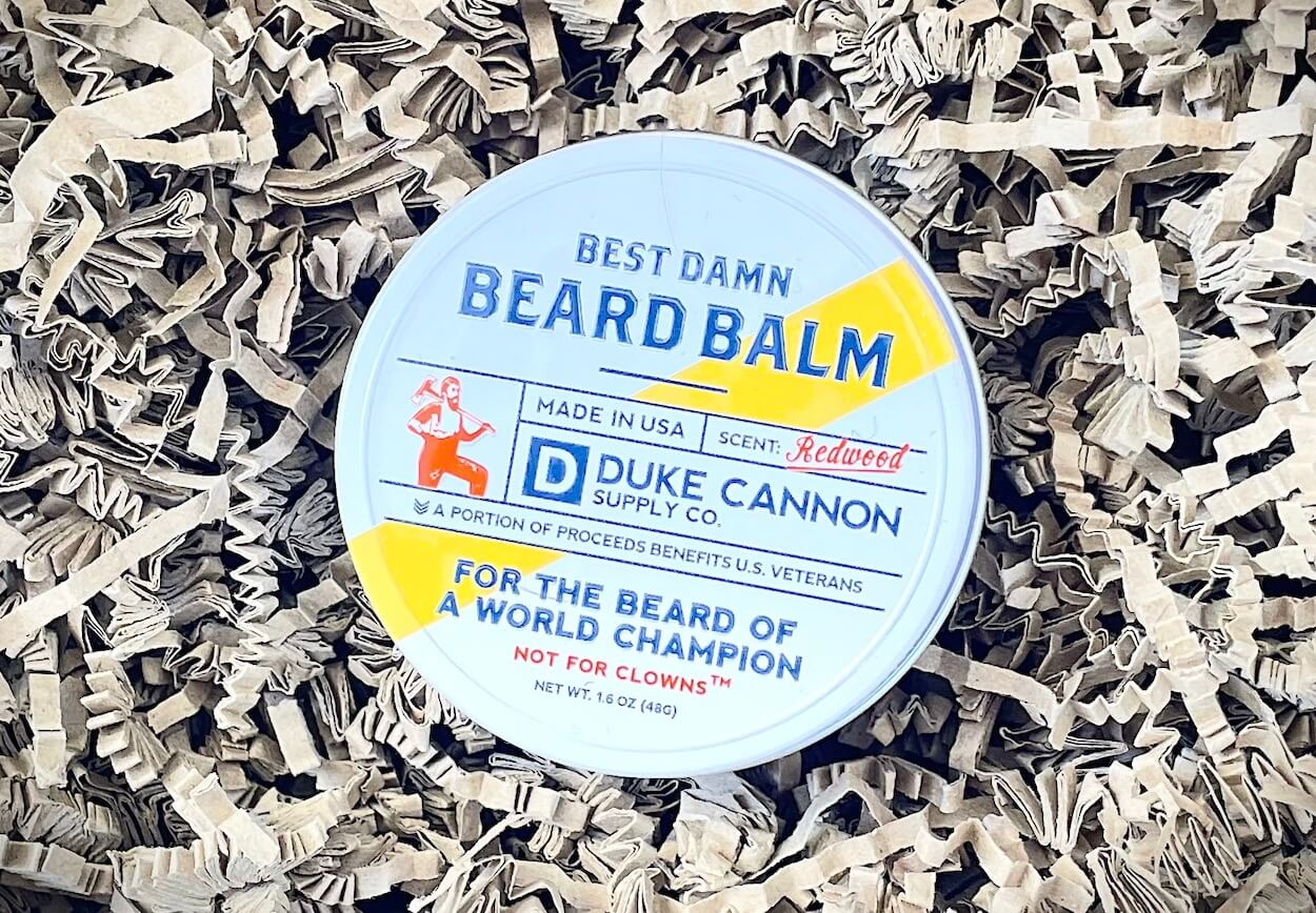 Duke Cannon Best Damn Beard Balm i en kasse