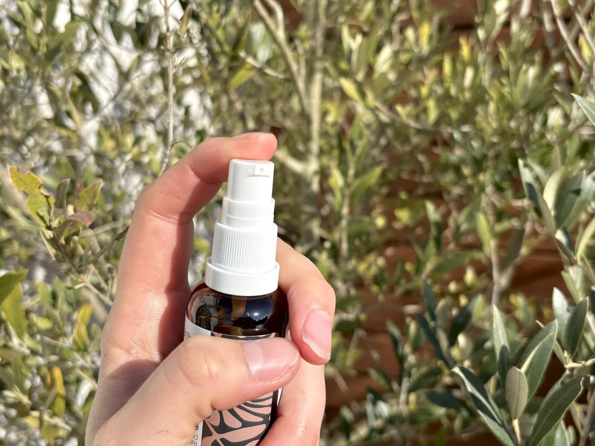 Dyse på Australian Bodycare Panthenol Serum