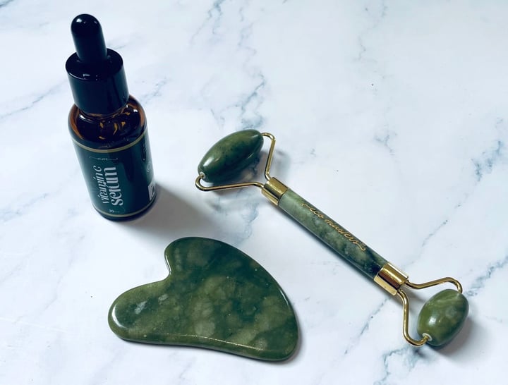 Eco Masters grøn gua sha sæt på bord