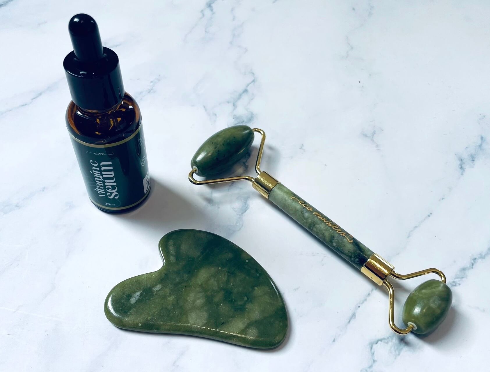Eco Masters grøn gua sha sæt på bord