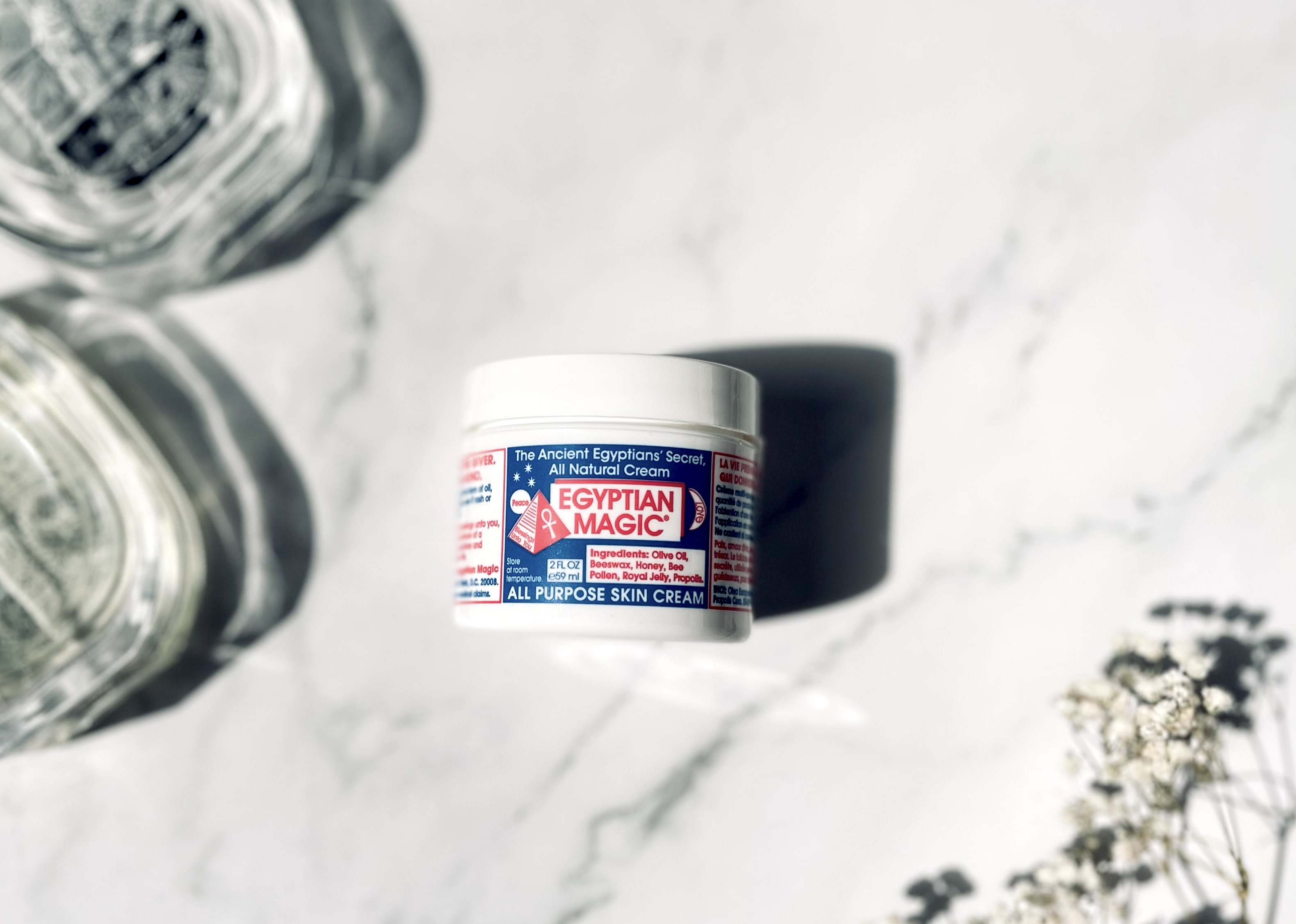 Egyptian Magic All-Purpose creme på bord
