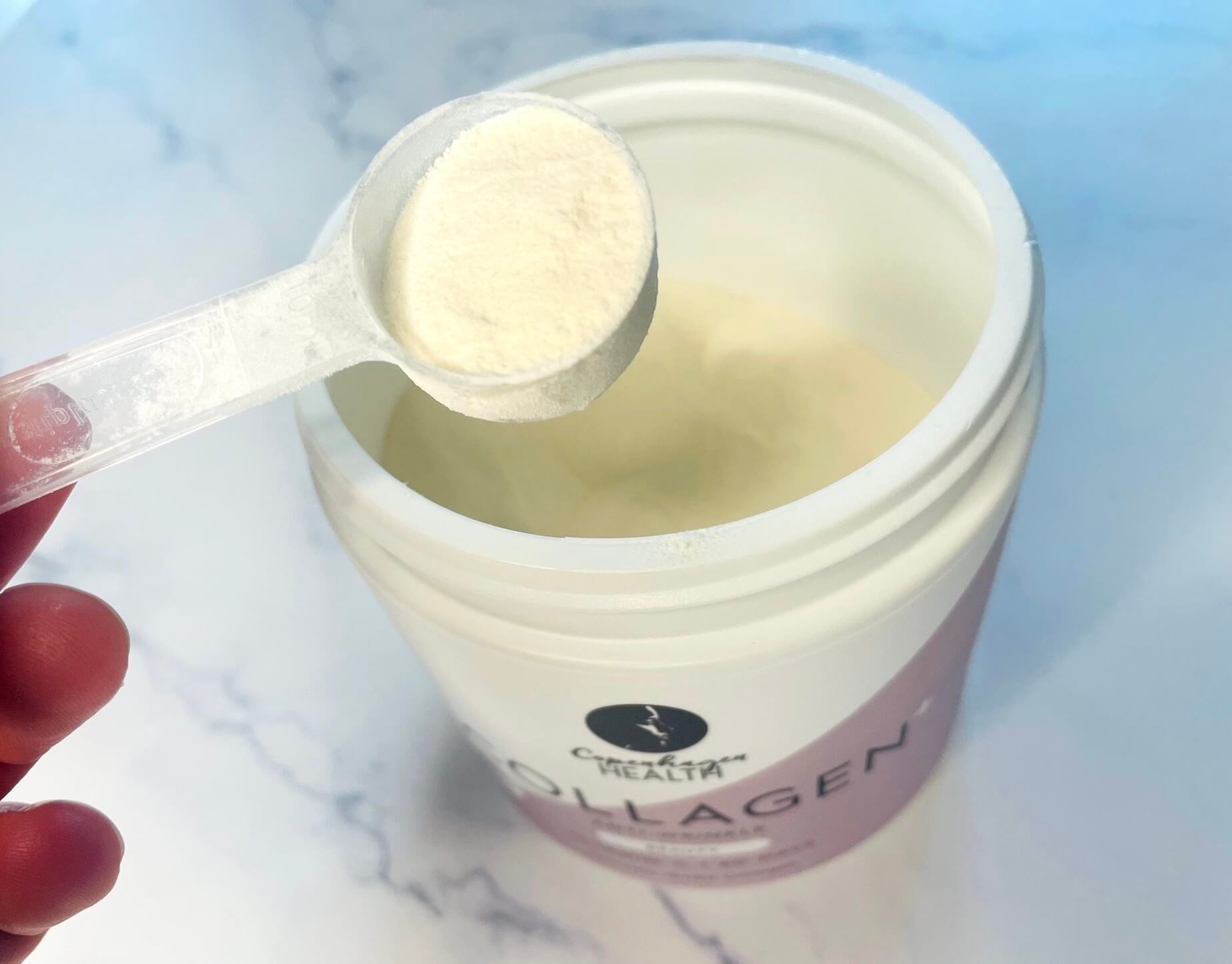 En skefuld Collagen+ fra Copenhagen Health