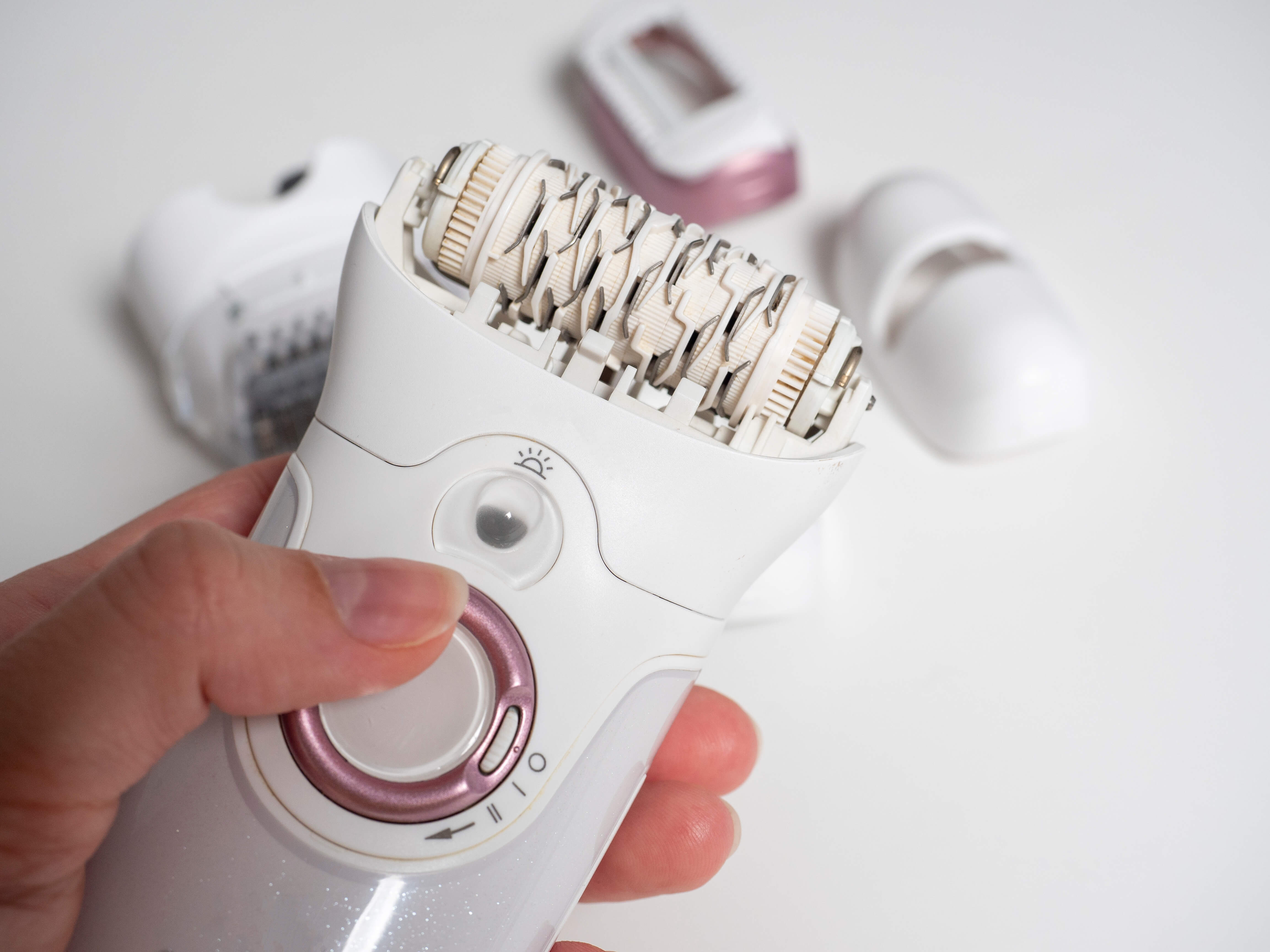 Epilator er skilt ad under rengøring