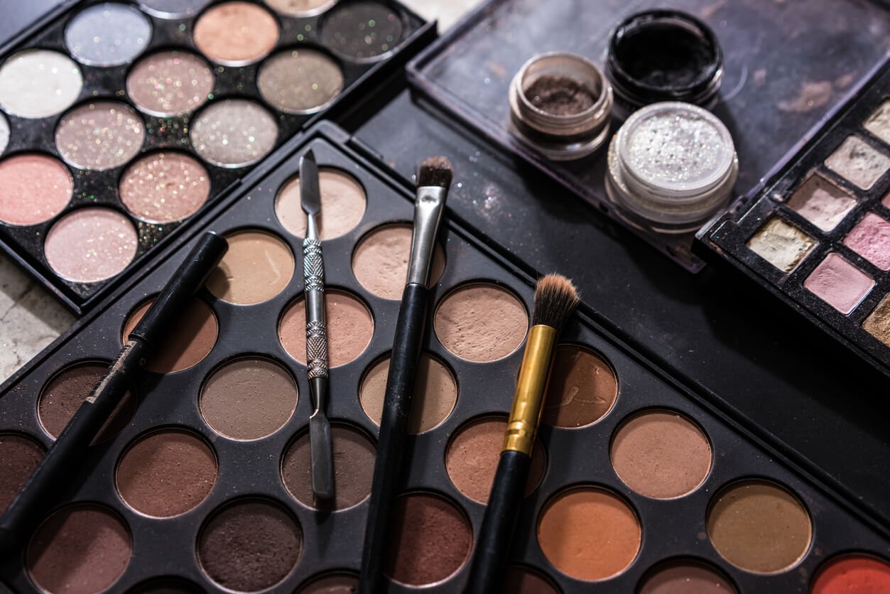Er din makeup for gammel? (Guide til holdbarhed)