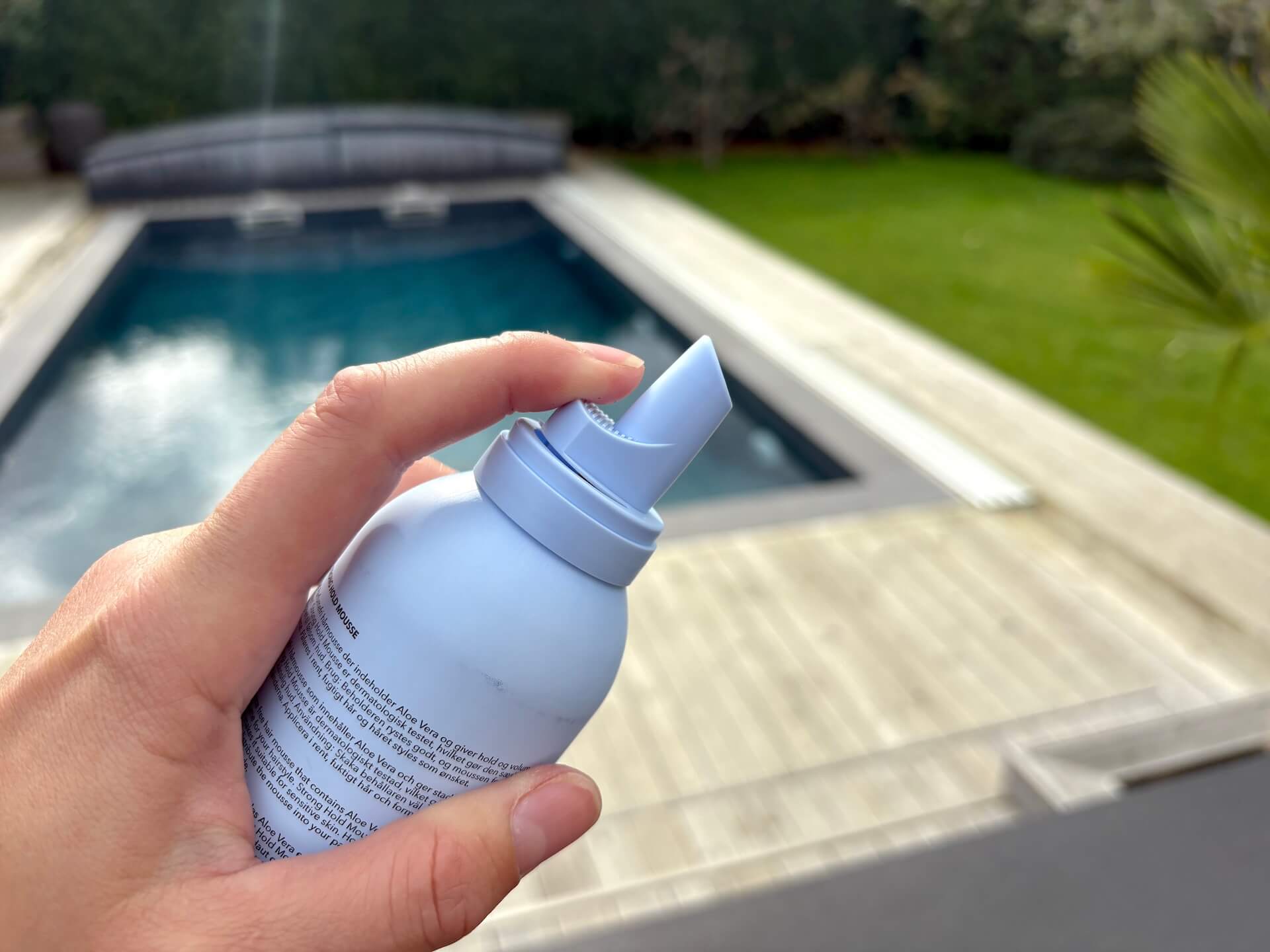 Finger på dyse på IdHAIR Sensitive Xclusive Strong Hold Mousse