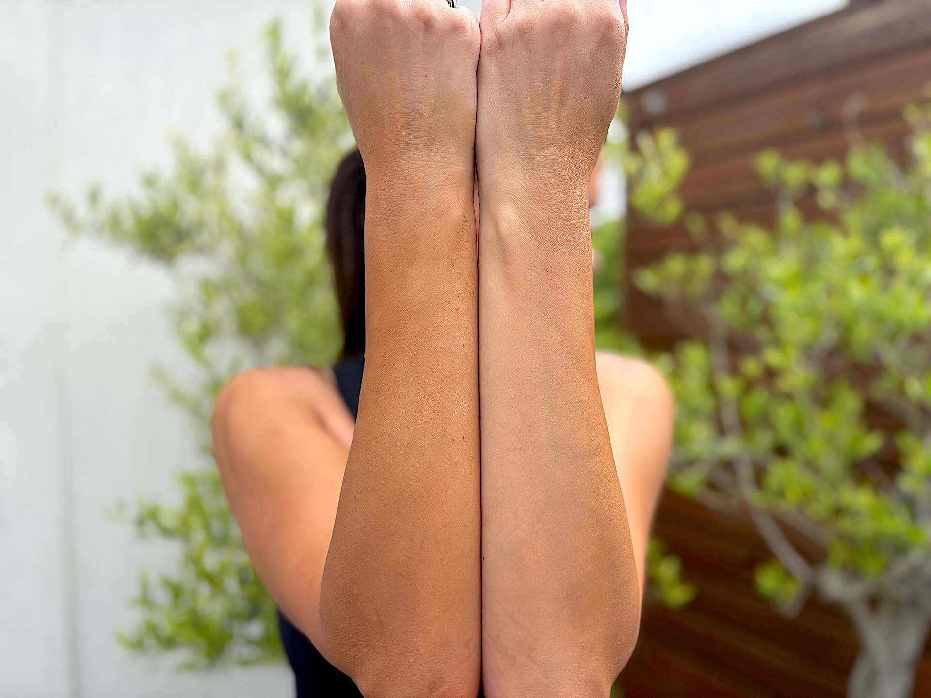 Forskel på hudfarve hvor der er brugt The Tan Co Instant Dark Selvbruner Mousse
