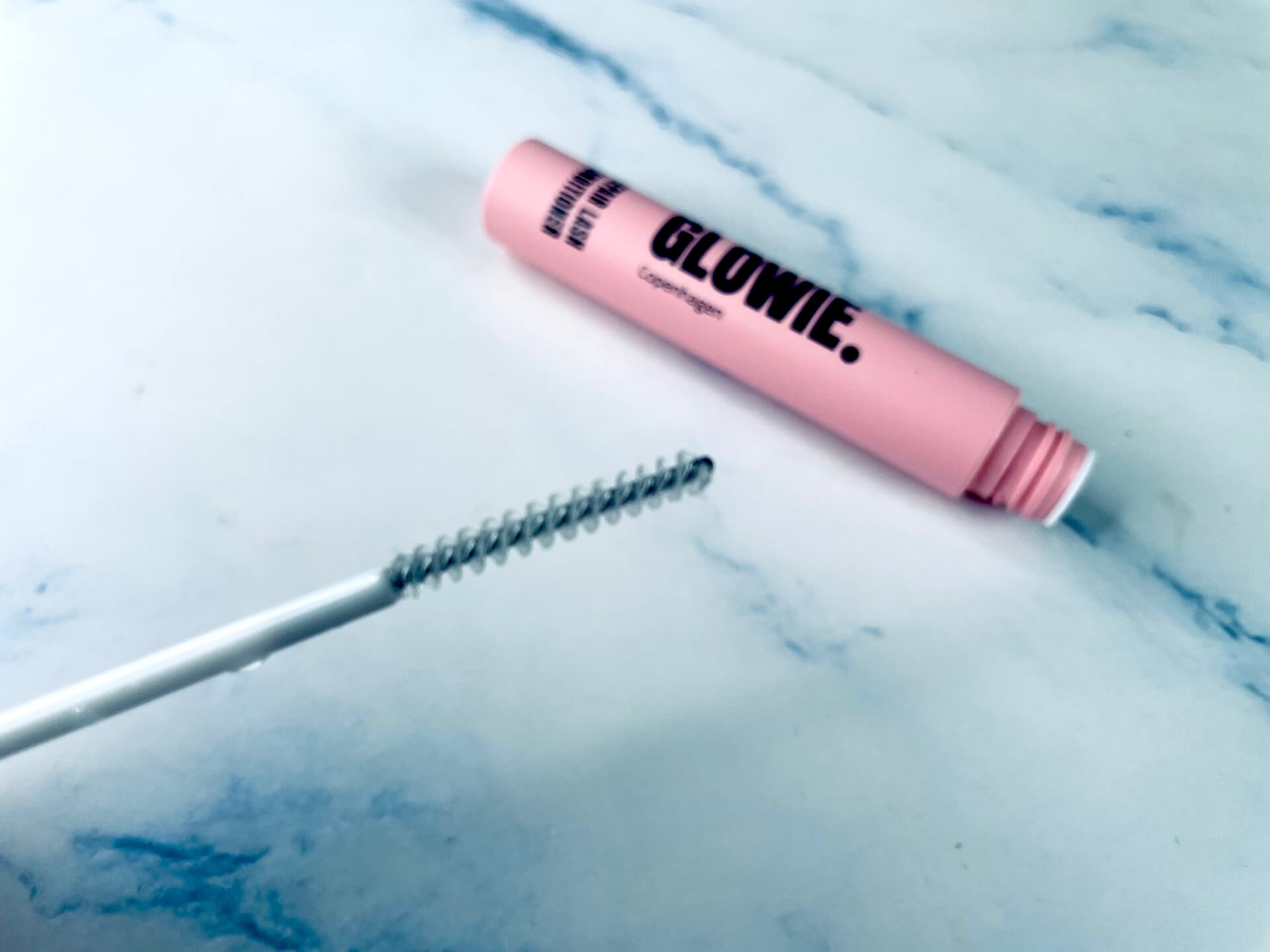 Glowie Eyelash Conditioner applikations pen tæt på