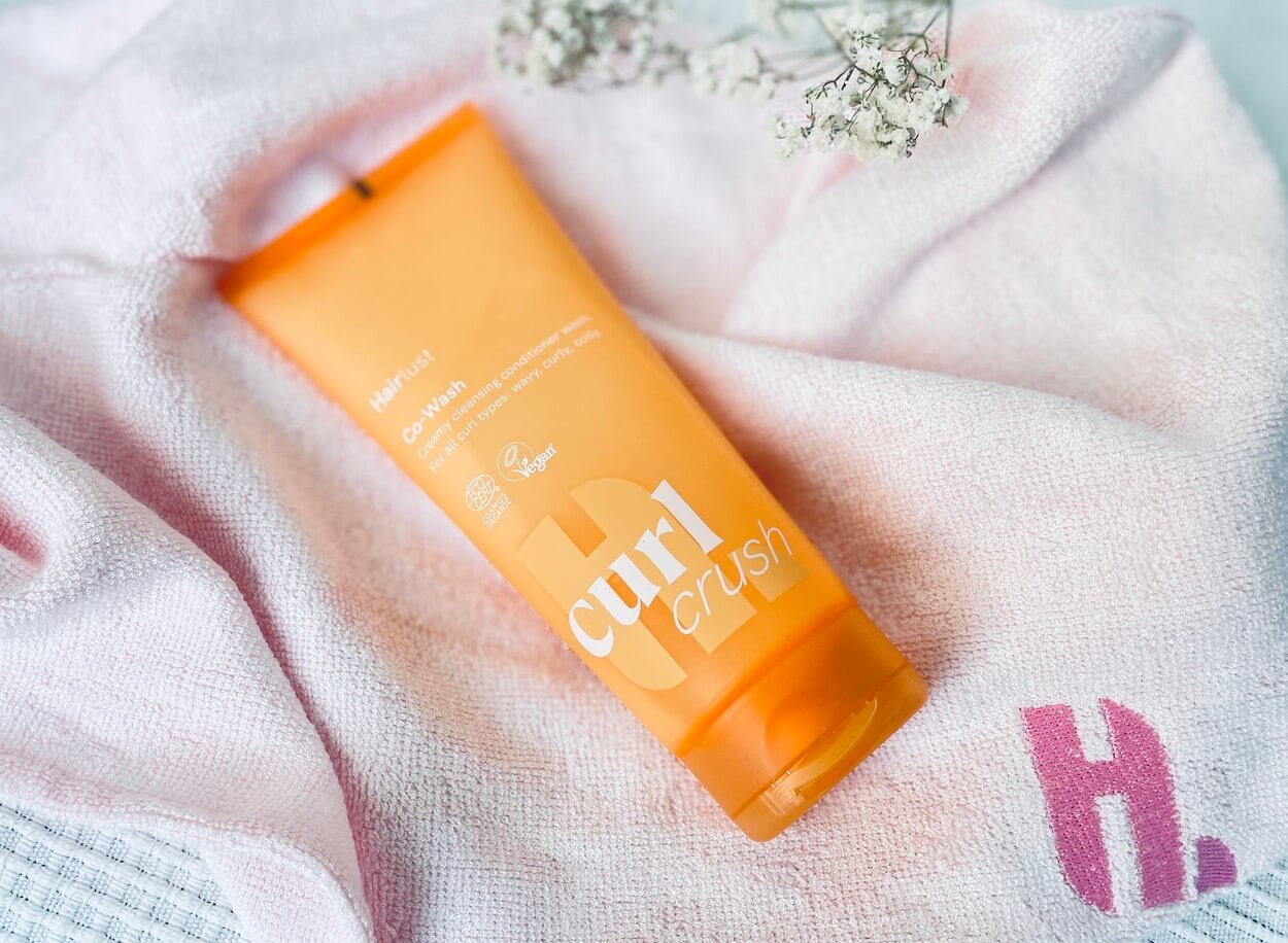 Hairlust Curl Crush Co-Wash på håndklæde