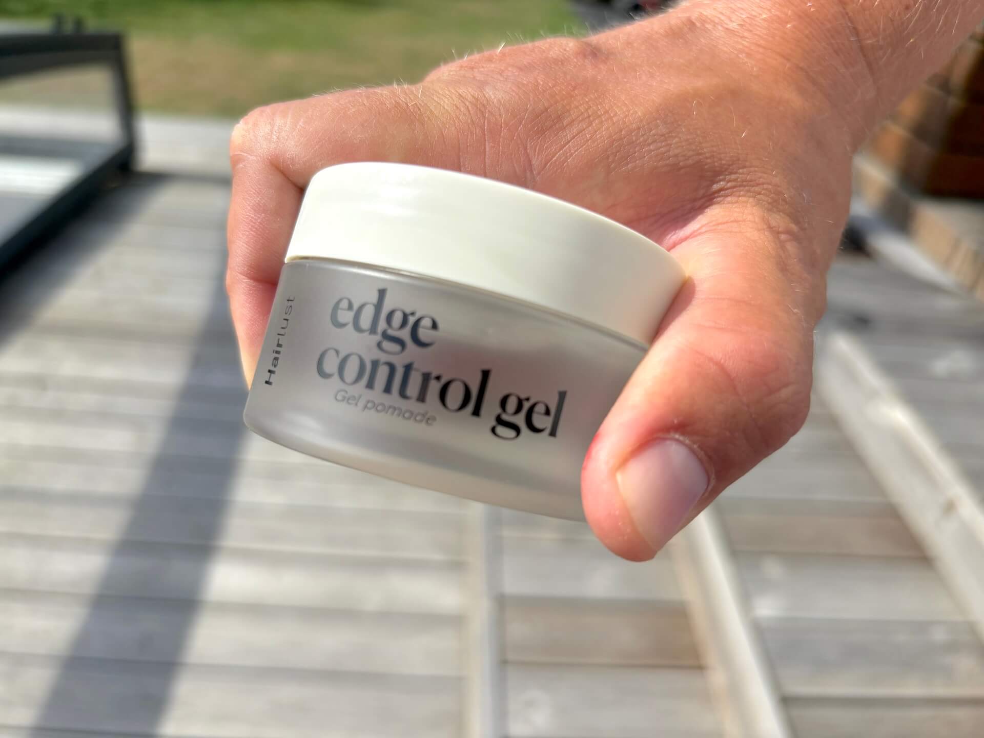 Hairlust Edge Control Gel i hånd
