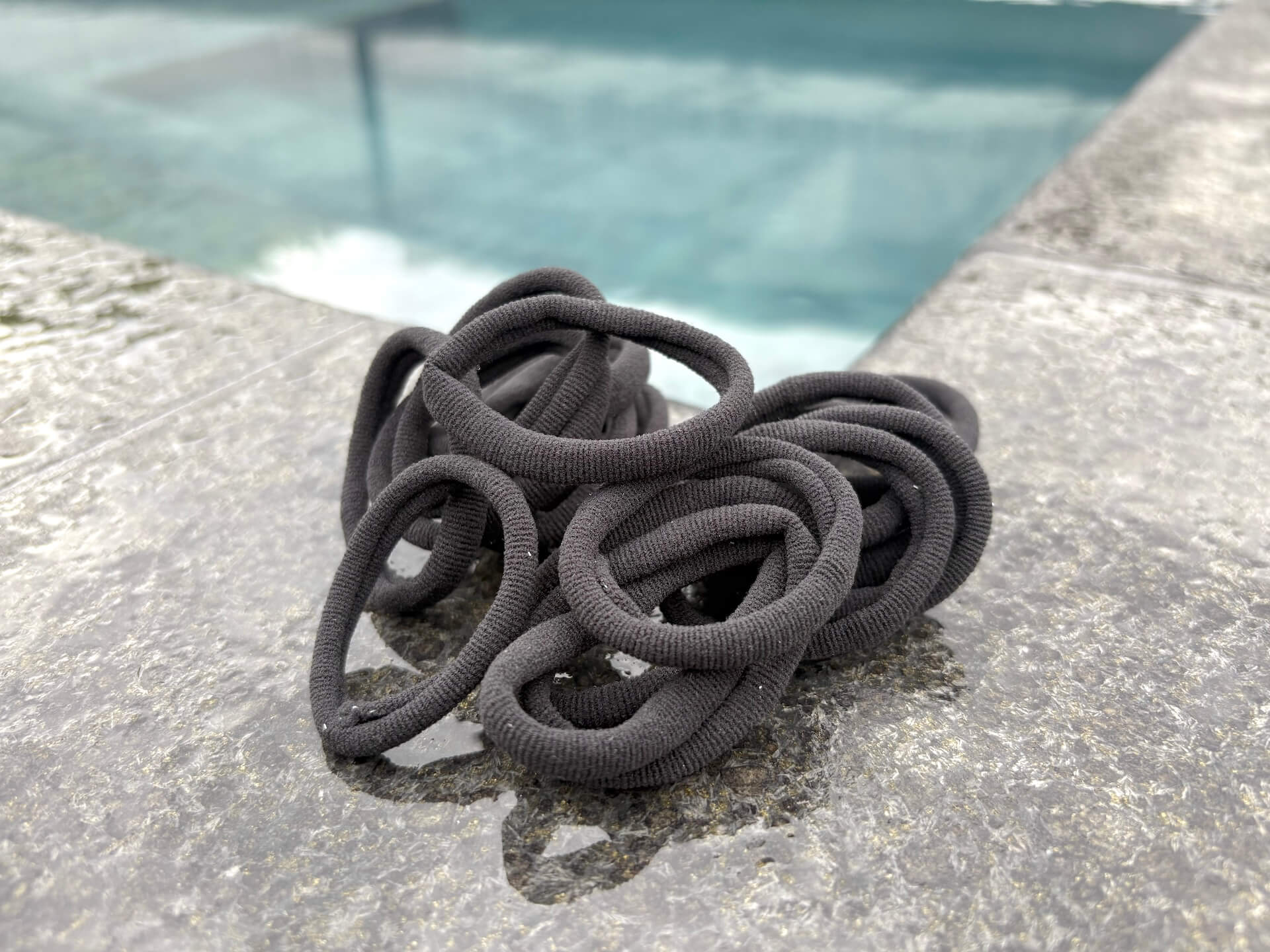 Hairlust Elastic Hair Ties, 20-Pack i bunke ved pool