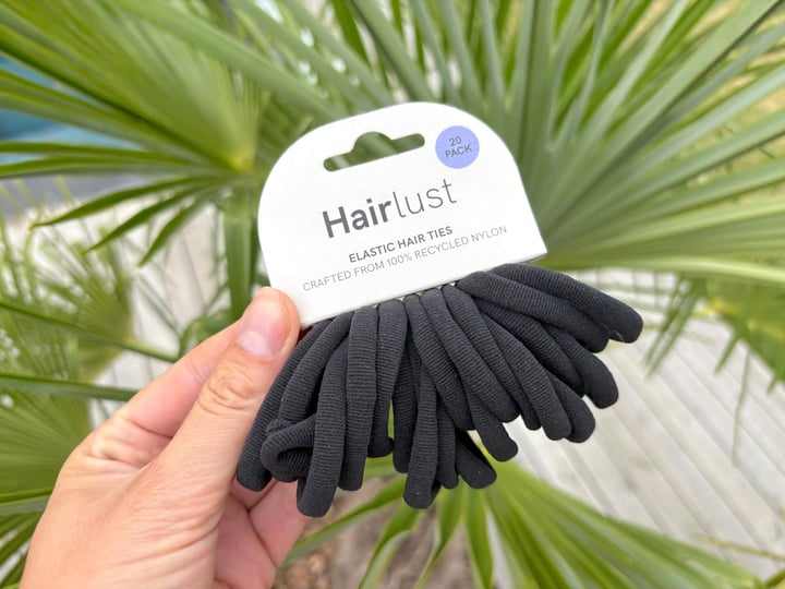 Hairlust Elastic Hair Ties, 20-Pack i hånd