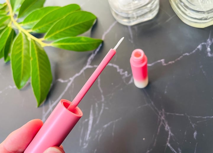 Hairlust Eyelash Enhancing Serum der er åben