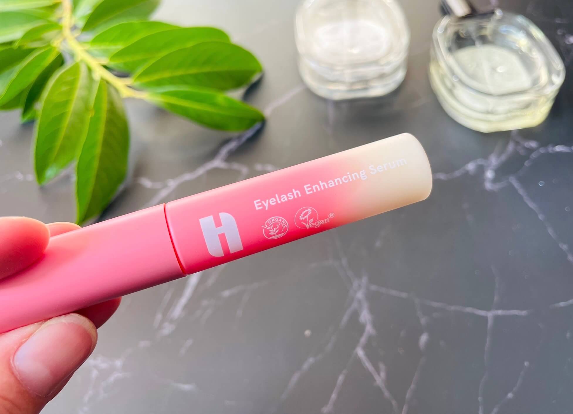 Hairlust Eyelash Enhancing Serum i hånd