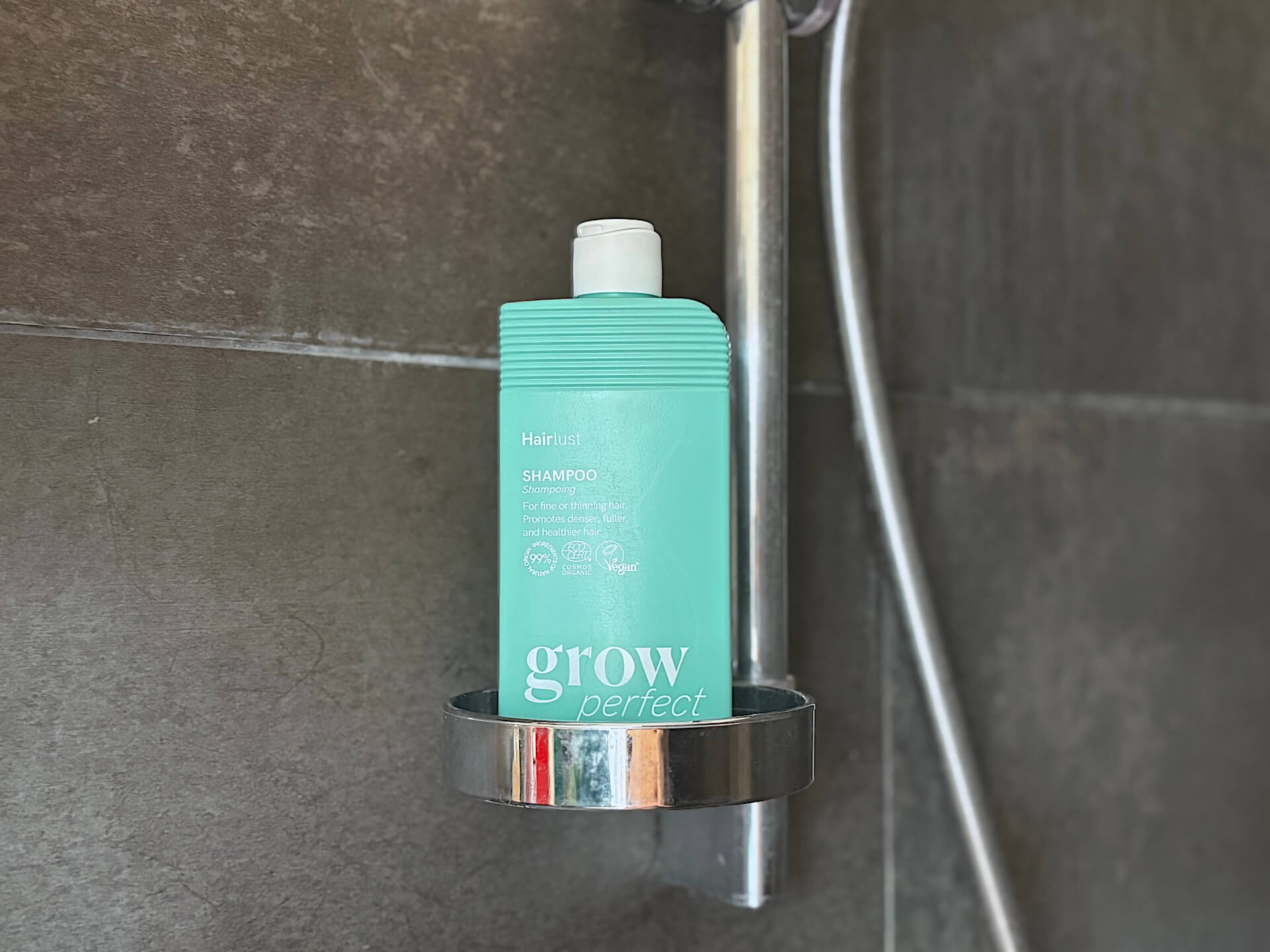 Hairlust Grow Perfect Shampoo i brusekabine