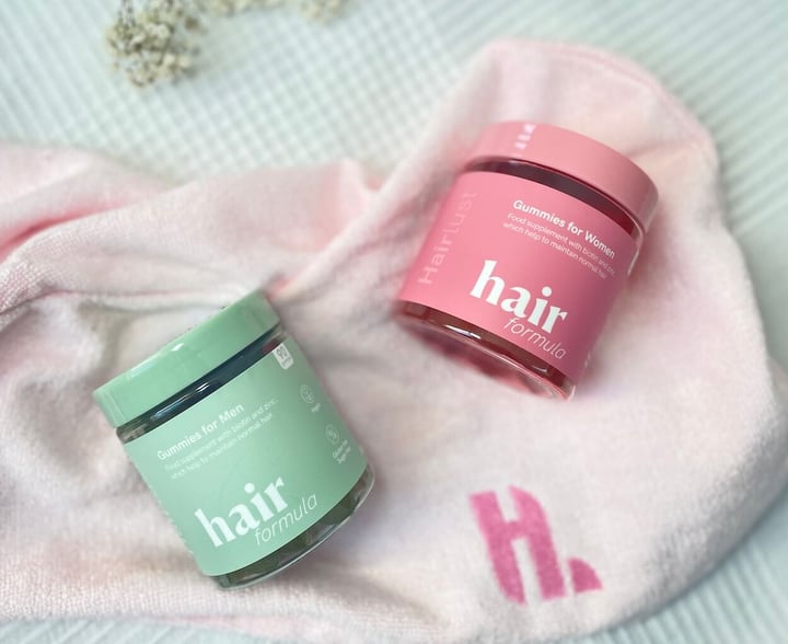 Hairlust Hair Formula Gummies for Women og men på seng