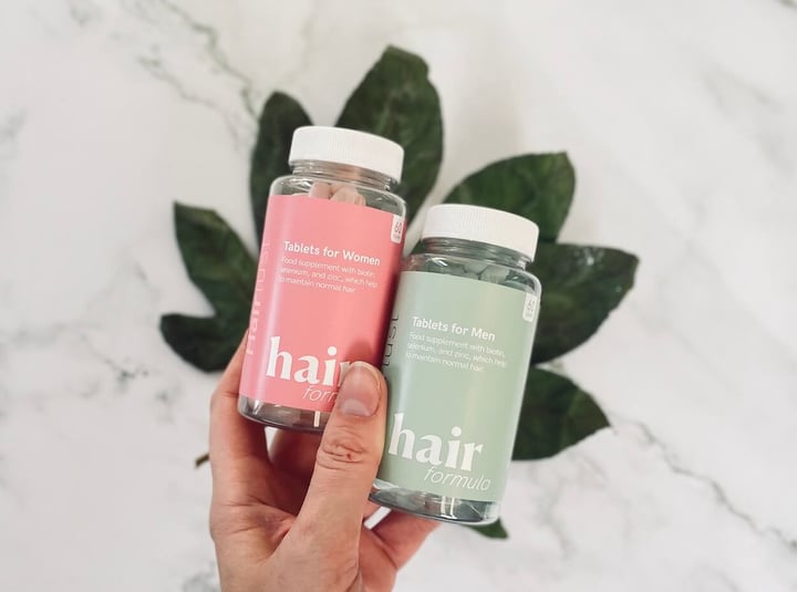 Hairlust Hair Formula Tablets for Men i hånd