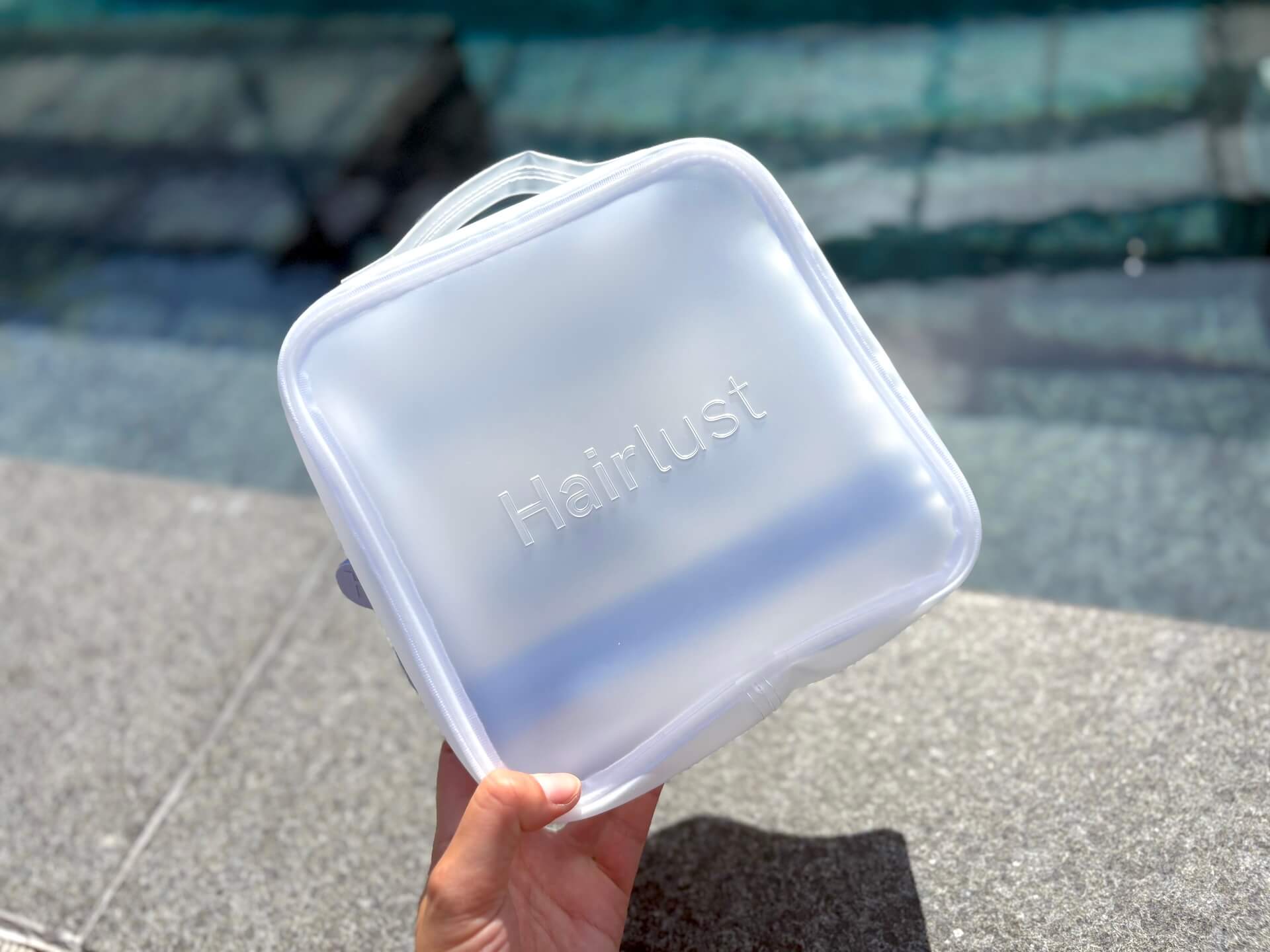 Hairlust Hanging Travel Toiletry Bag ved pool