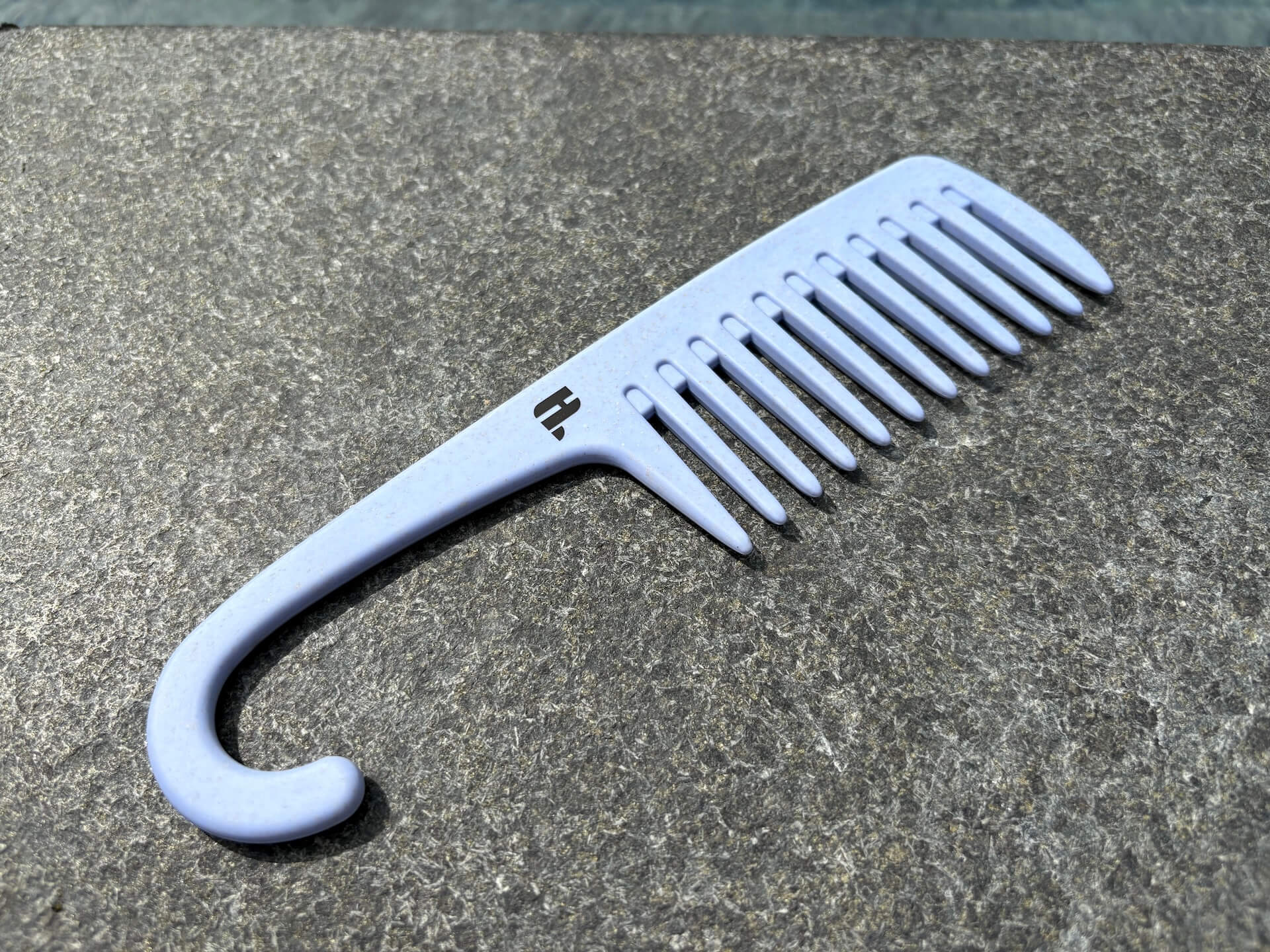 Hairlust In-Shower Detangler på flise