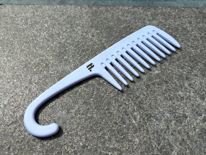 Hairlust In-Shower Detangler på flise