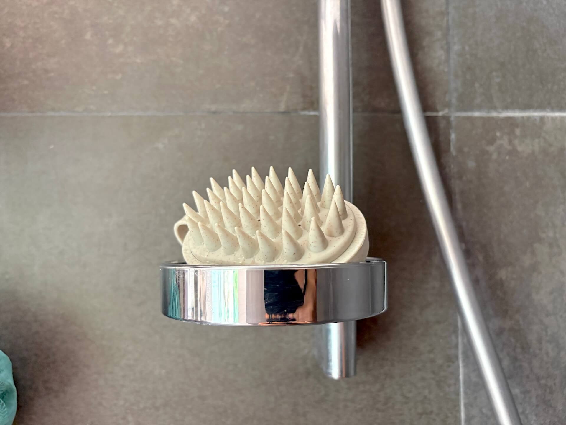 Hairlust In-Shower Shampoo Brush i brusekabine