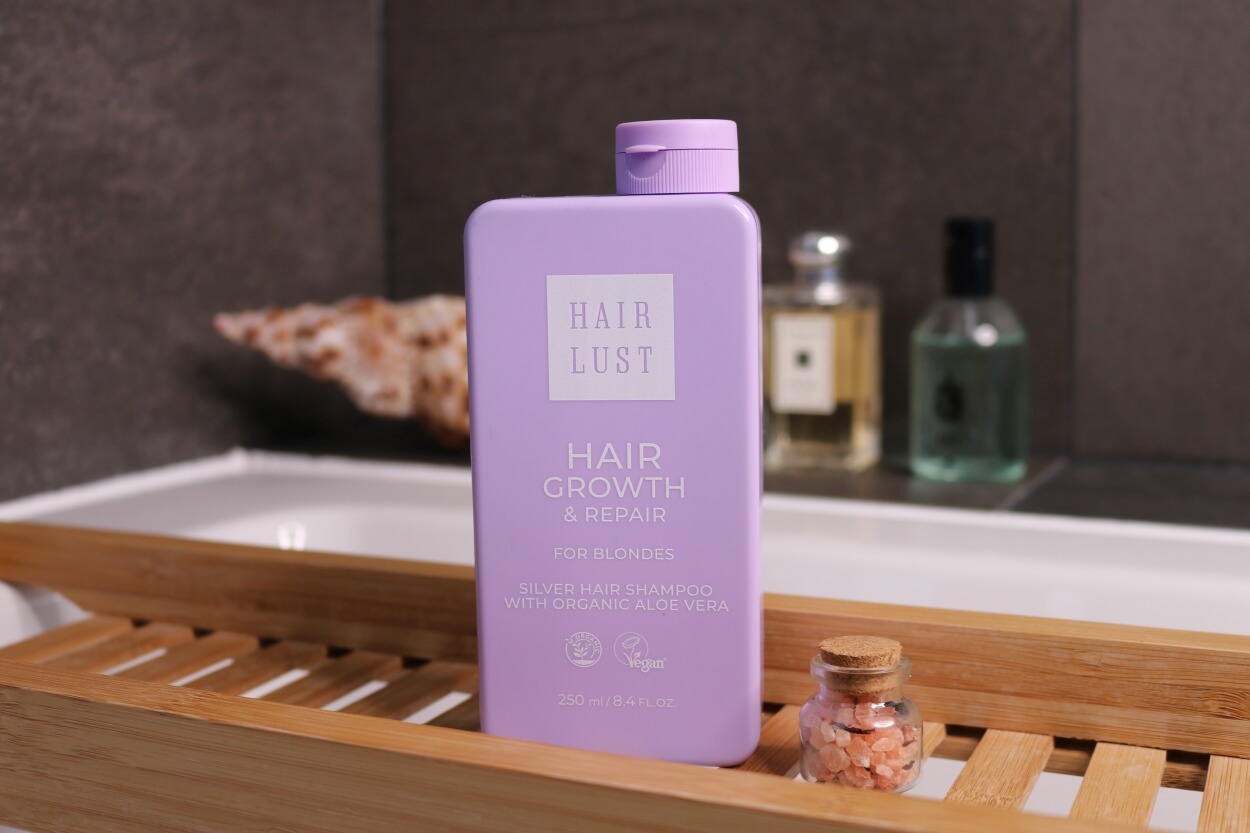 Hairlust silver shampoo på badeværelse