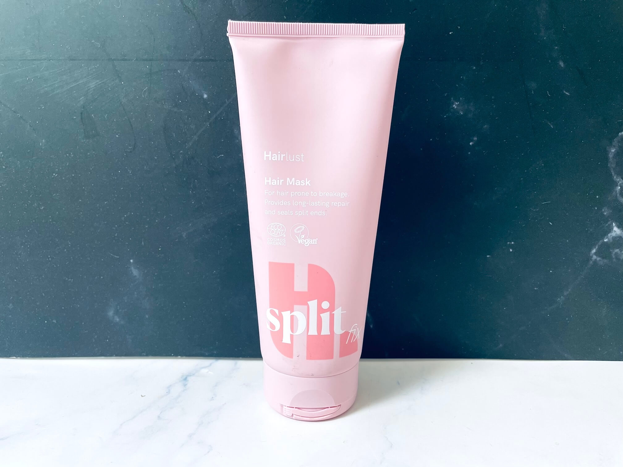 Hairlust Split Fix hair mask på badeværelse