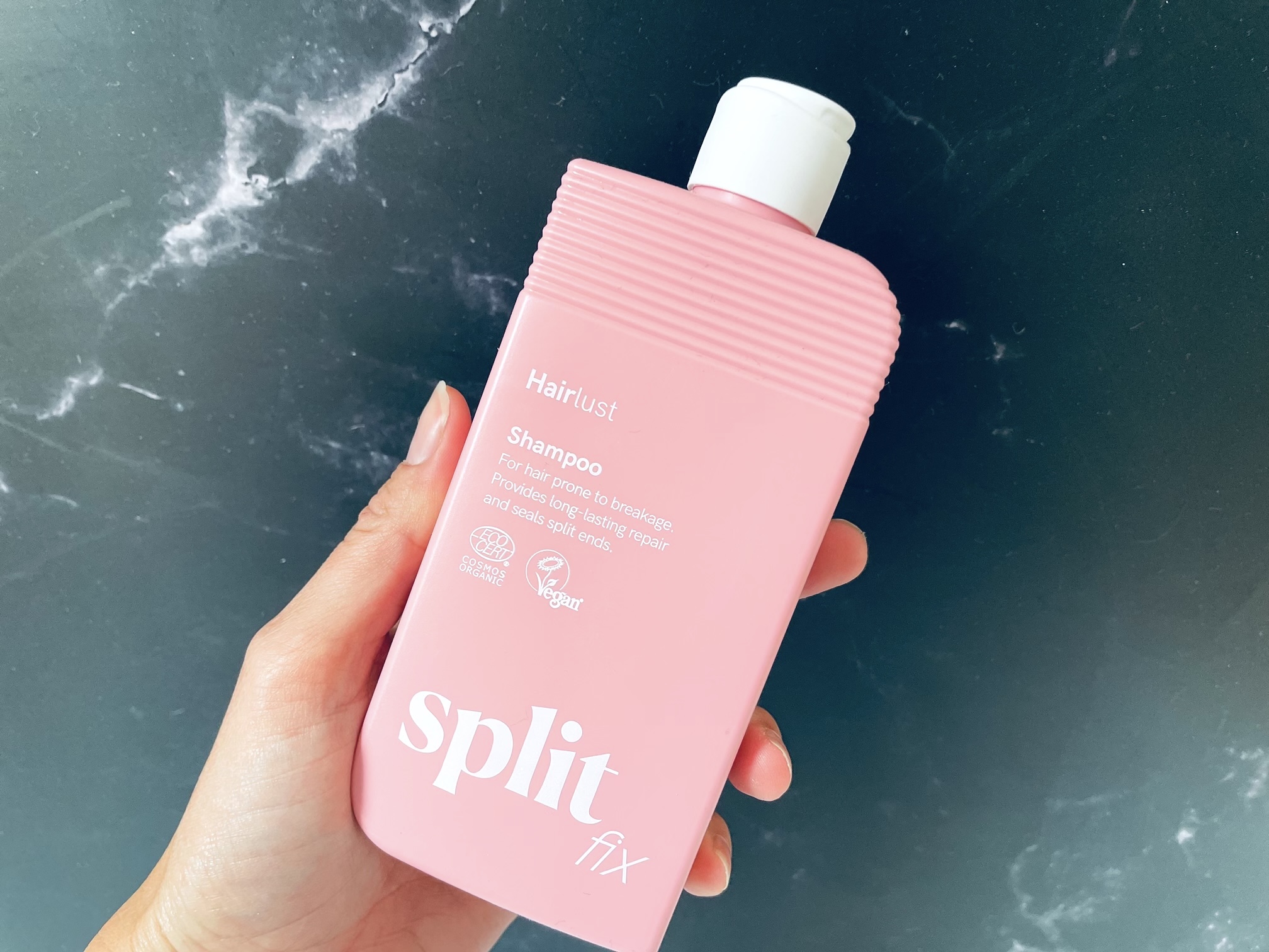 Hairlust Split Fix shampoo i hånd