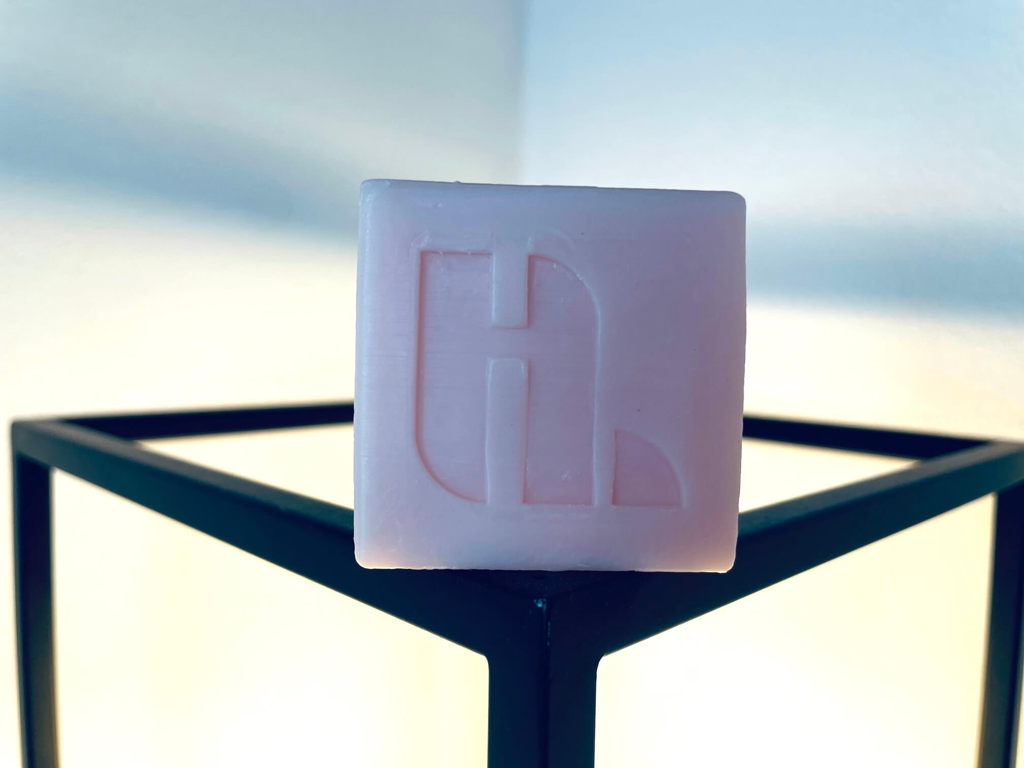 Hairlust Strengthening shampoo bar på metalstang