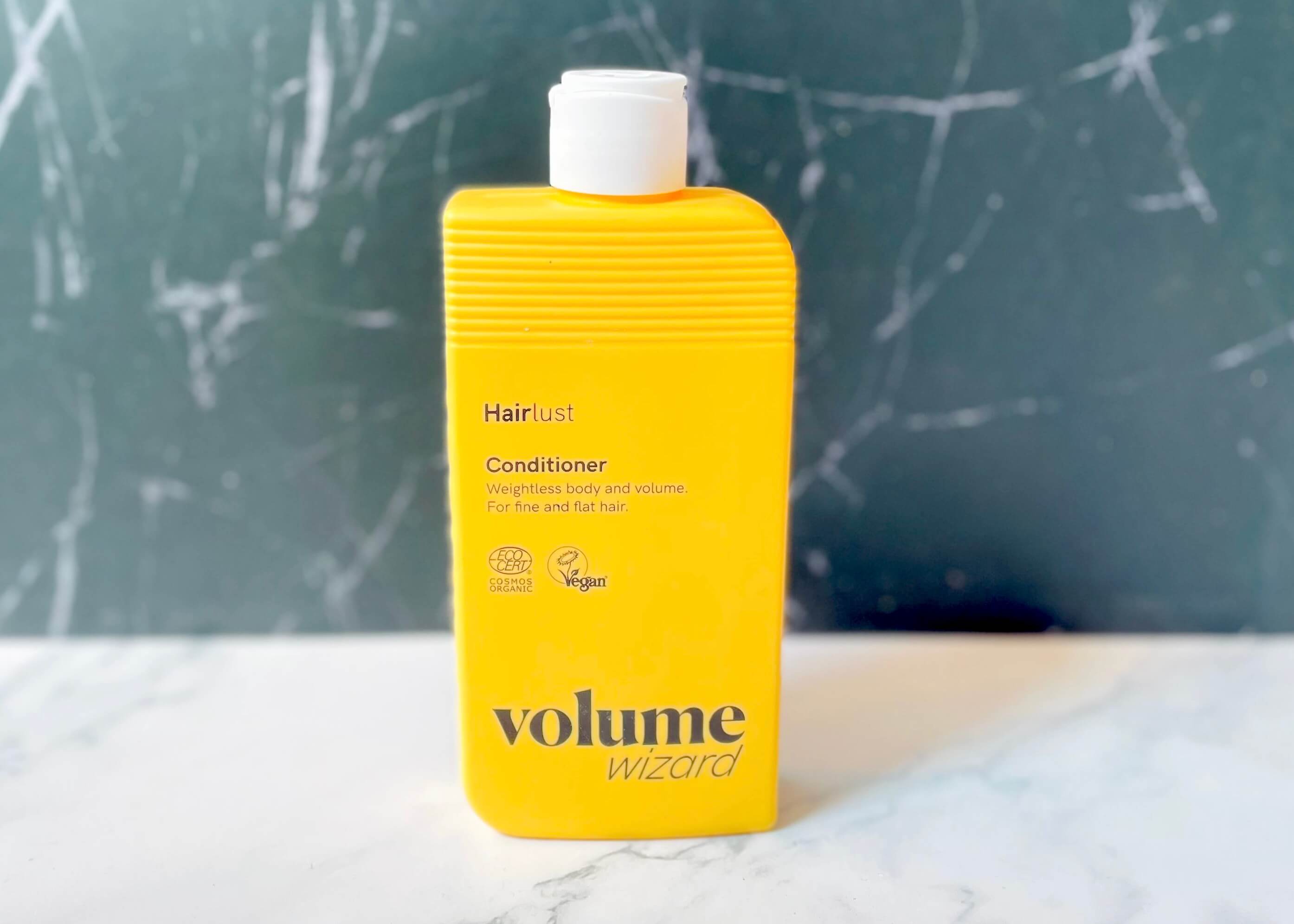 Hairlust Volume Wizard balsam på badeværelse