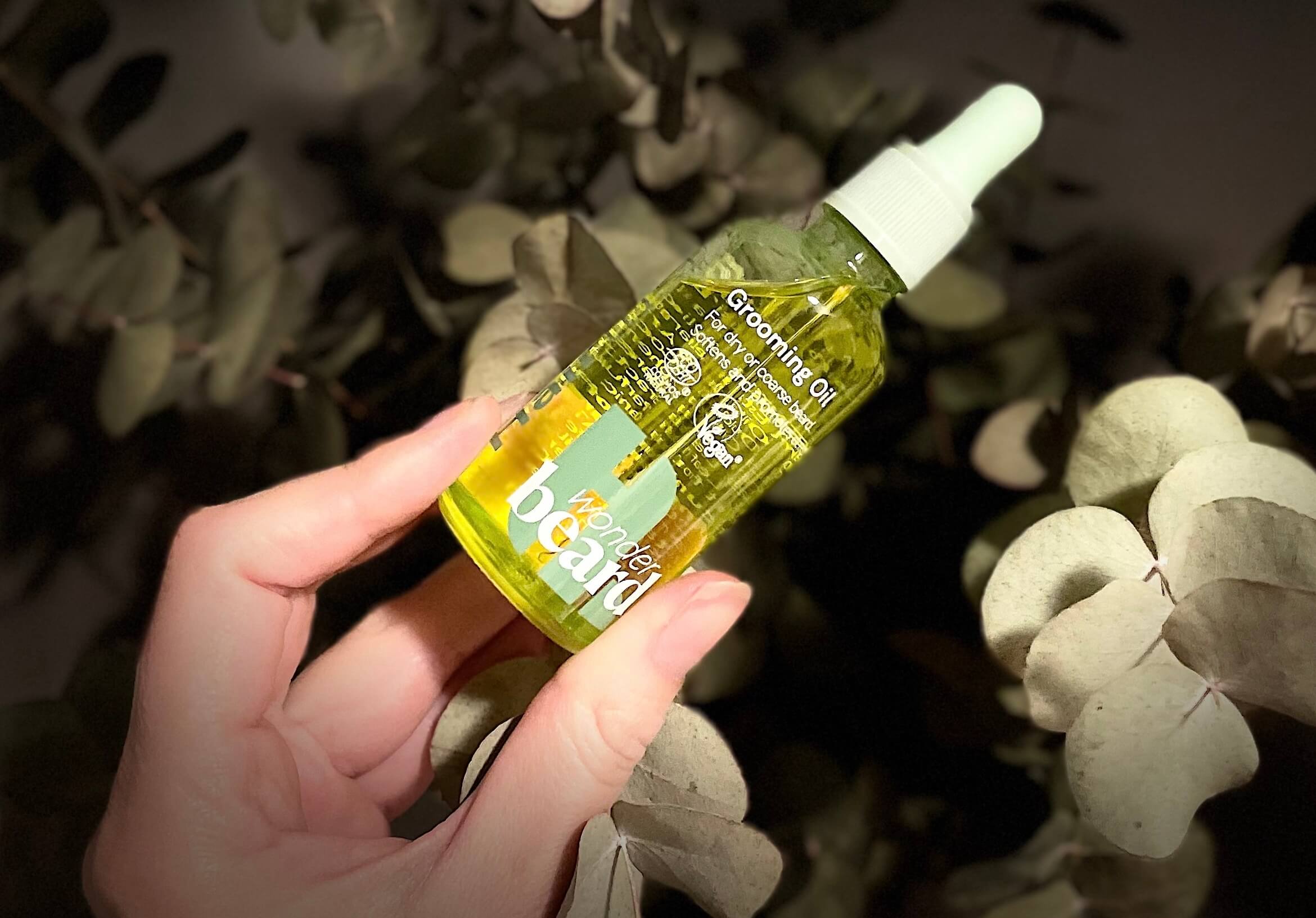 Hairlust Wonder Beard Grooming Oil med plantebaggrund