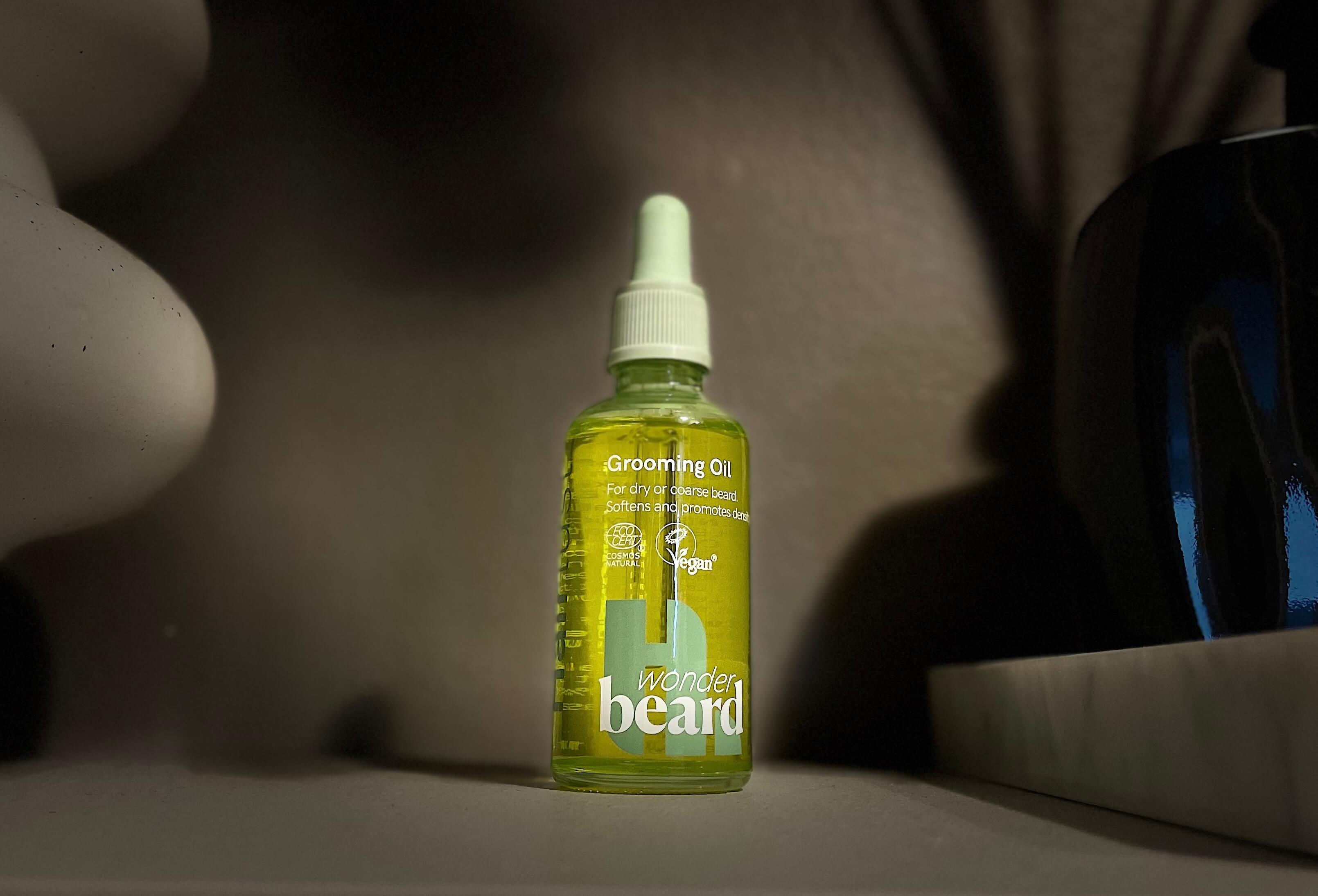 Hairlust Wonder Beard Grooming Oil på en hylde
