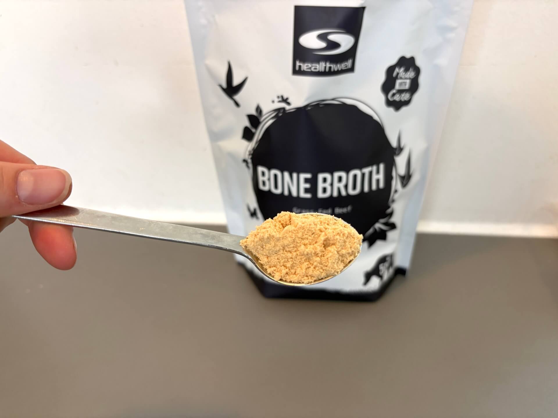 Healthwell Bone Broth pulver foran pose