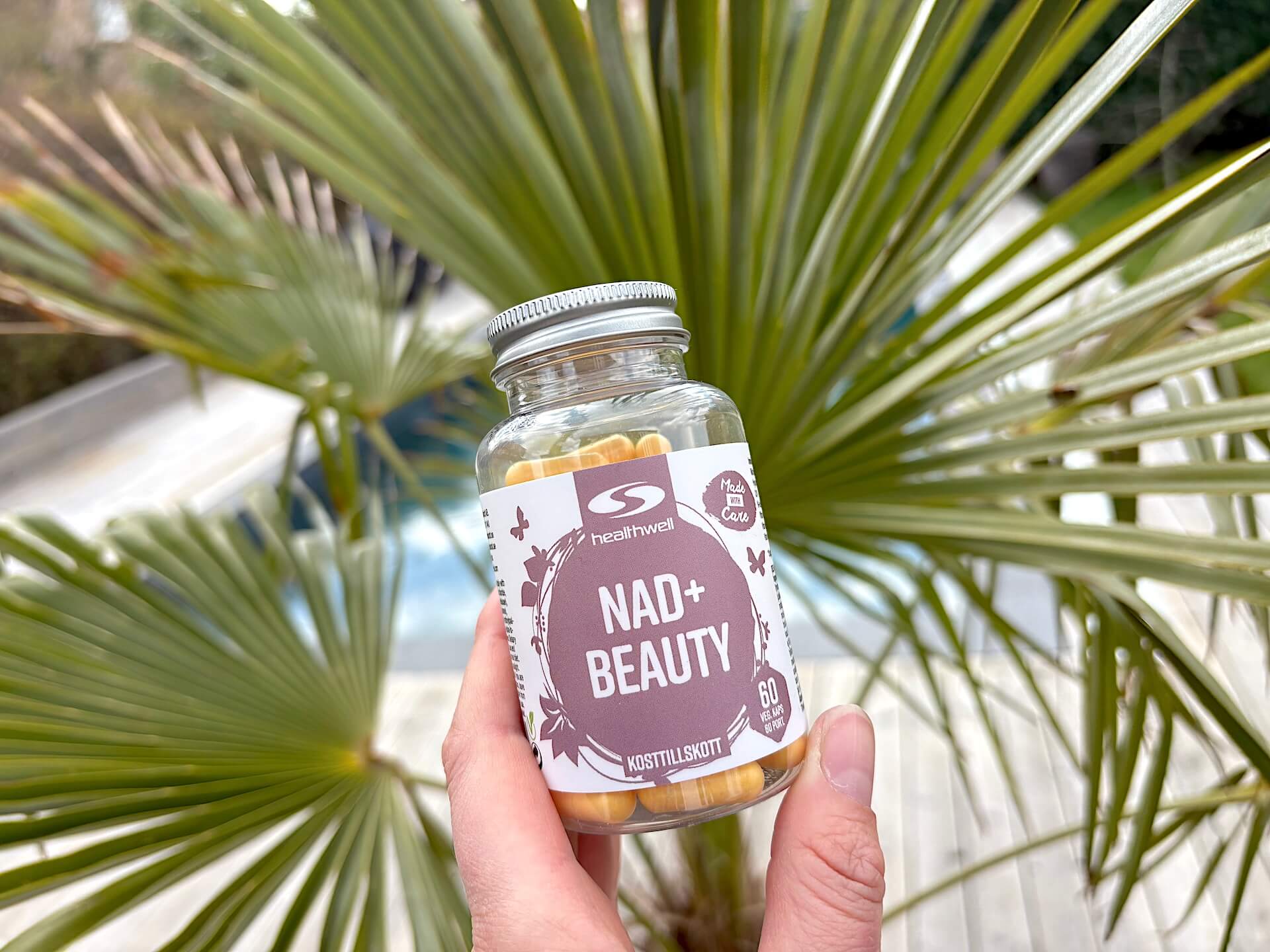 Healthwell NAD+ Beauty i hånd