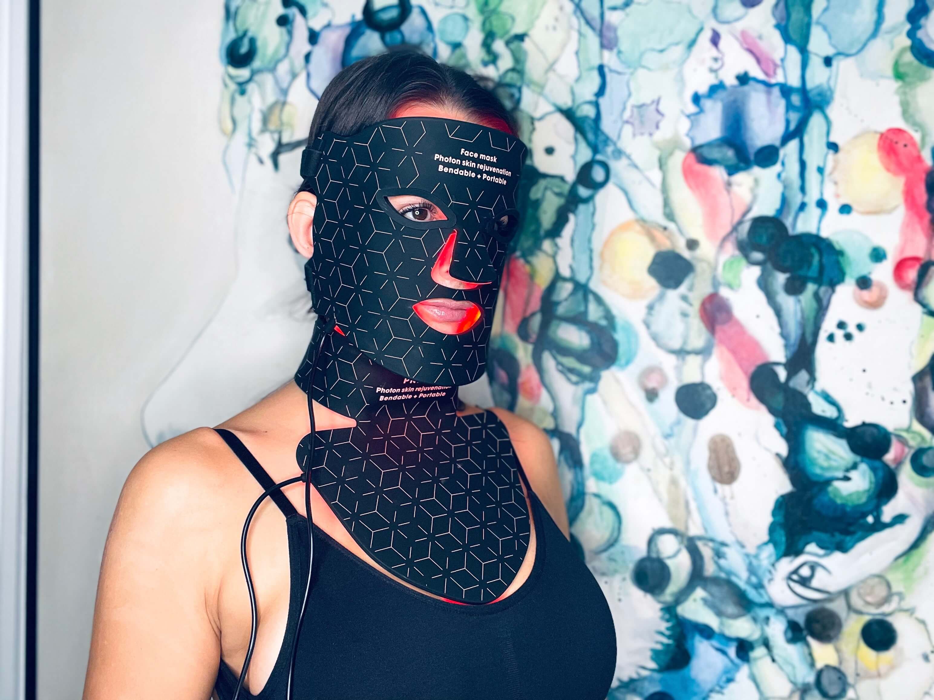 Heat Sense LED maske og halsstykke på kvinde