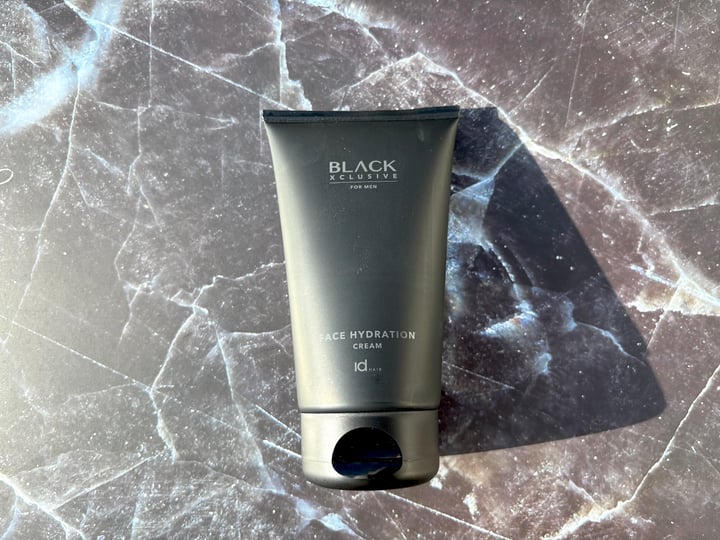 IdHAIR Black Xclusive Face Hydration Cream på bord