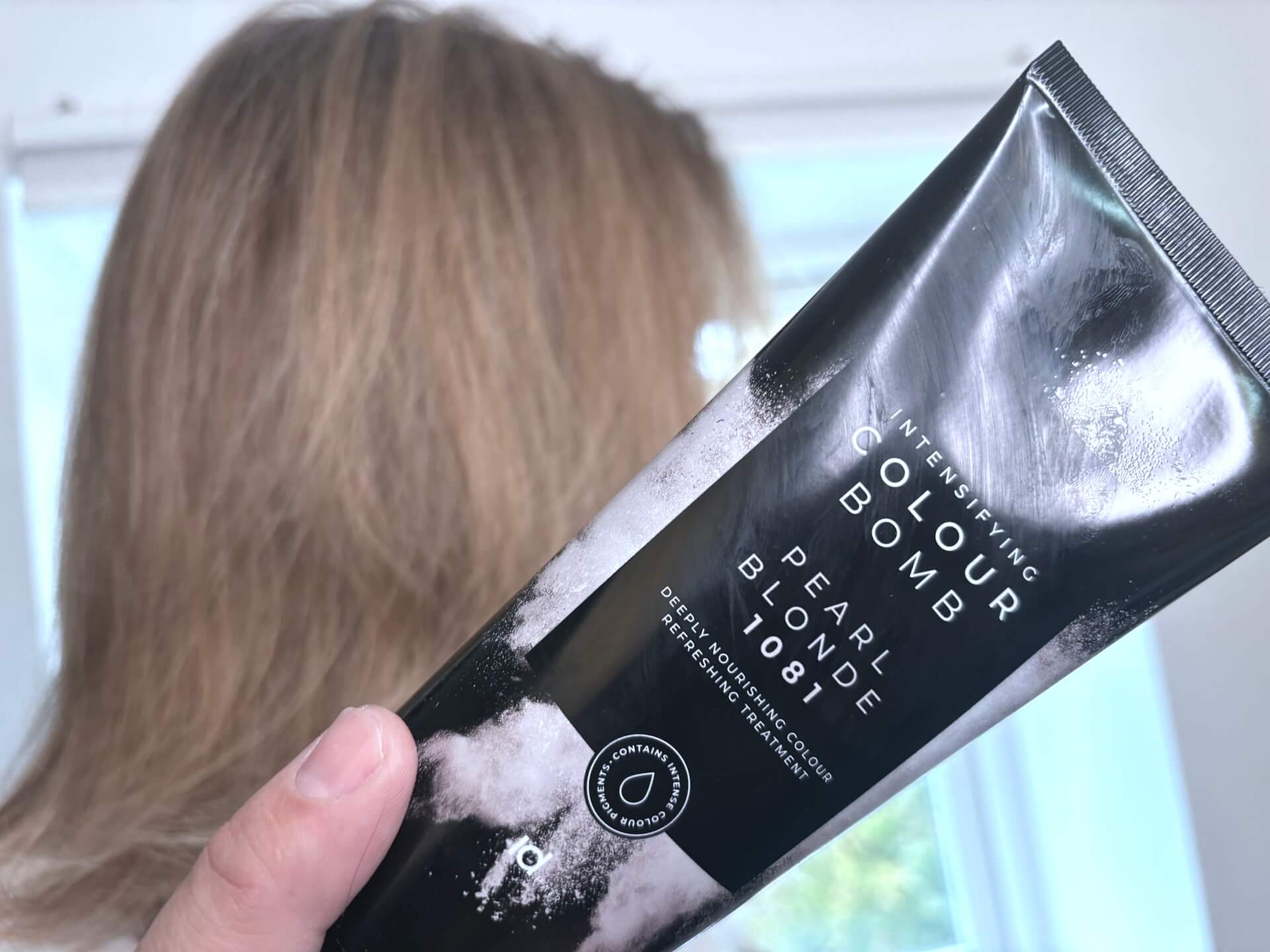 IdHAIR Colour Bomb farvebombe foran hår