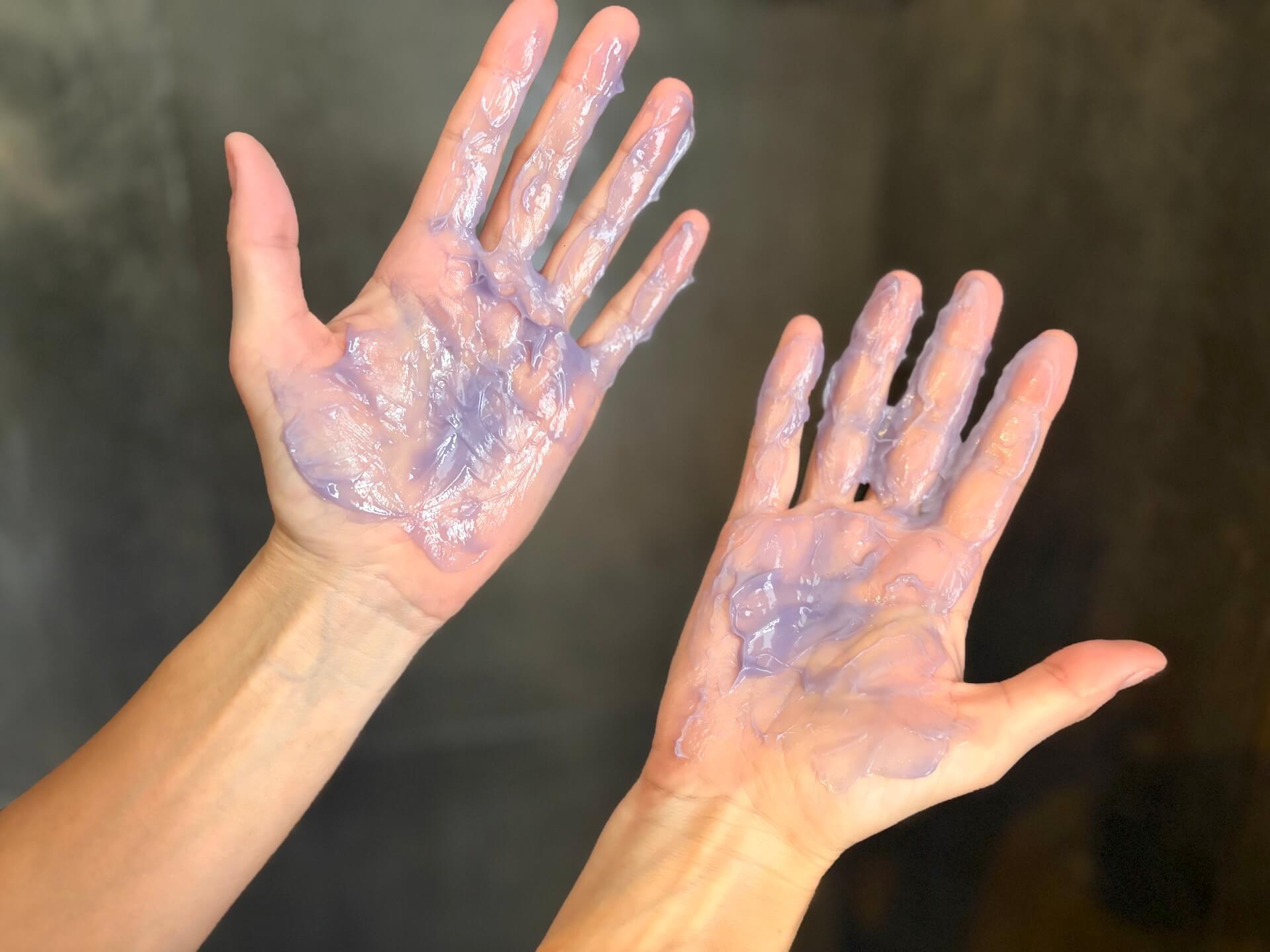 IdHAIR Colour Bomb farvebombe på hænder