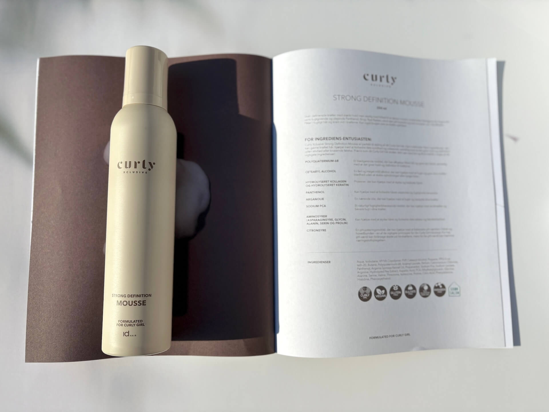 IdHAIR Curly Xclusive Strong Definition Mousse i brochure