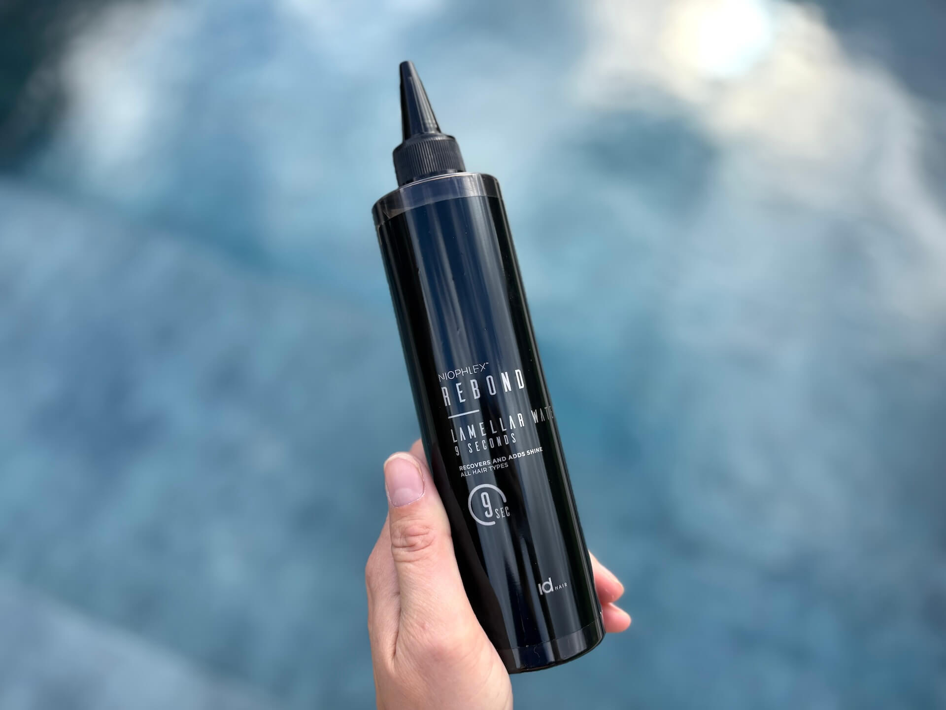 IdHAIR Niophlex Rebond Lamellar Water i hånd