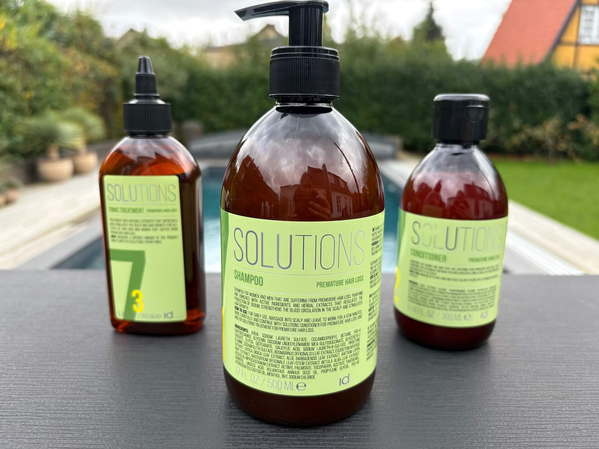 IdHAIR Solutions No.7-1 Shampoo på bord med conditioner og treatment