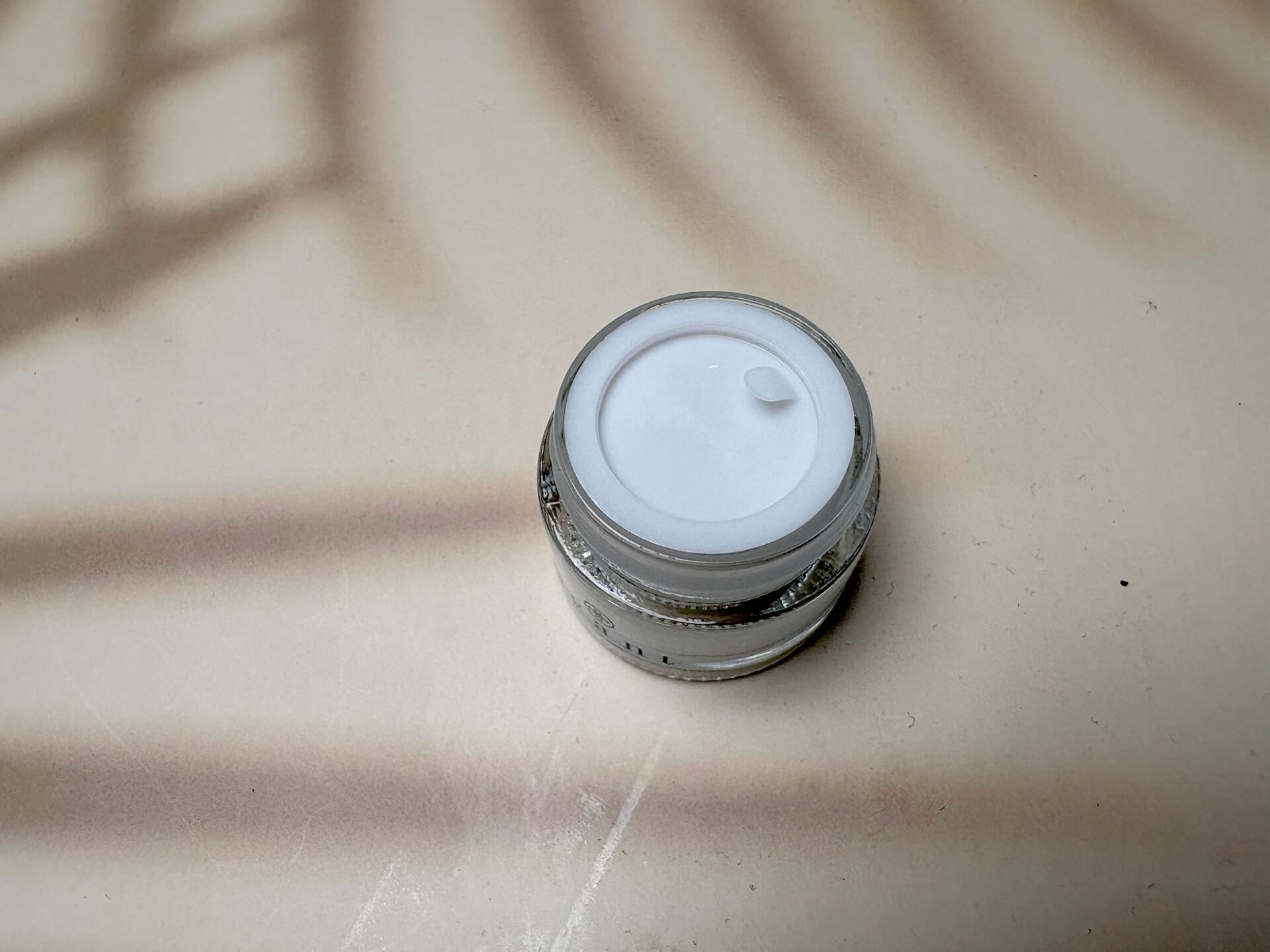 Indre låg på Avant Skincare Hyaluronic Acid Molecular Boost Eye Cream