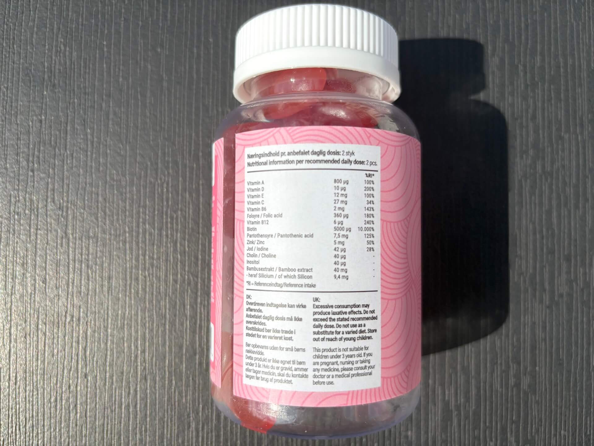 Ingredienser på Yuaia Haircare Hair Vitamins bøtte