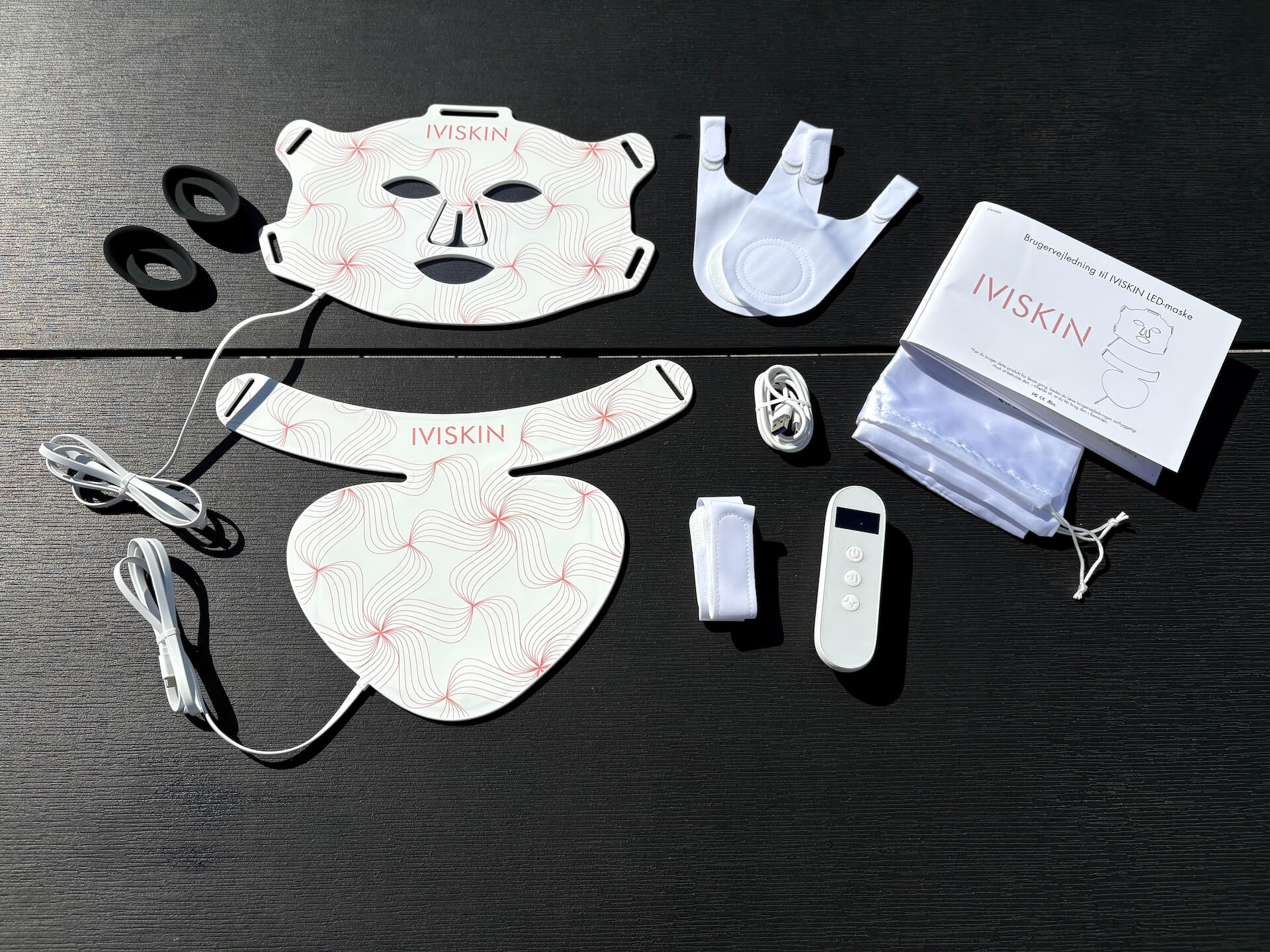 IVISKIN LED-maske inden delene er samlet